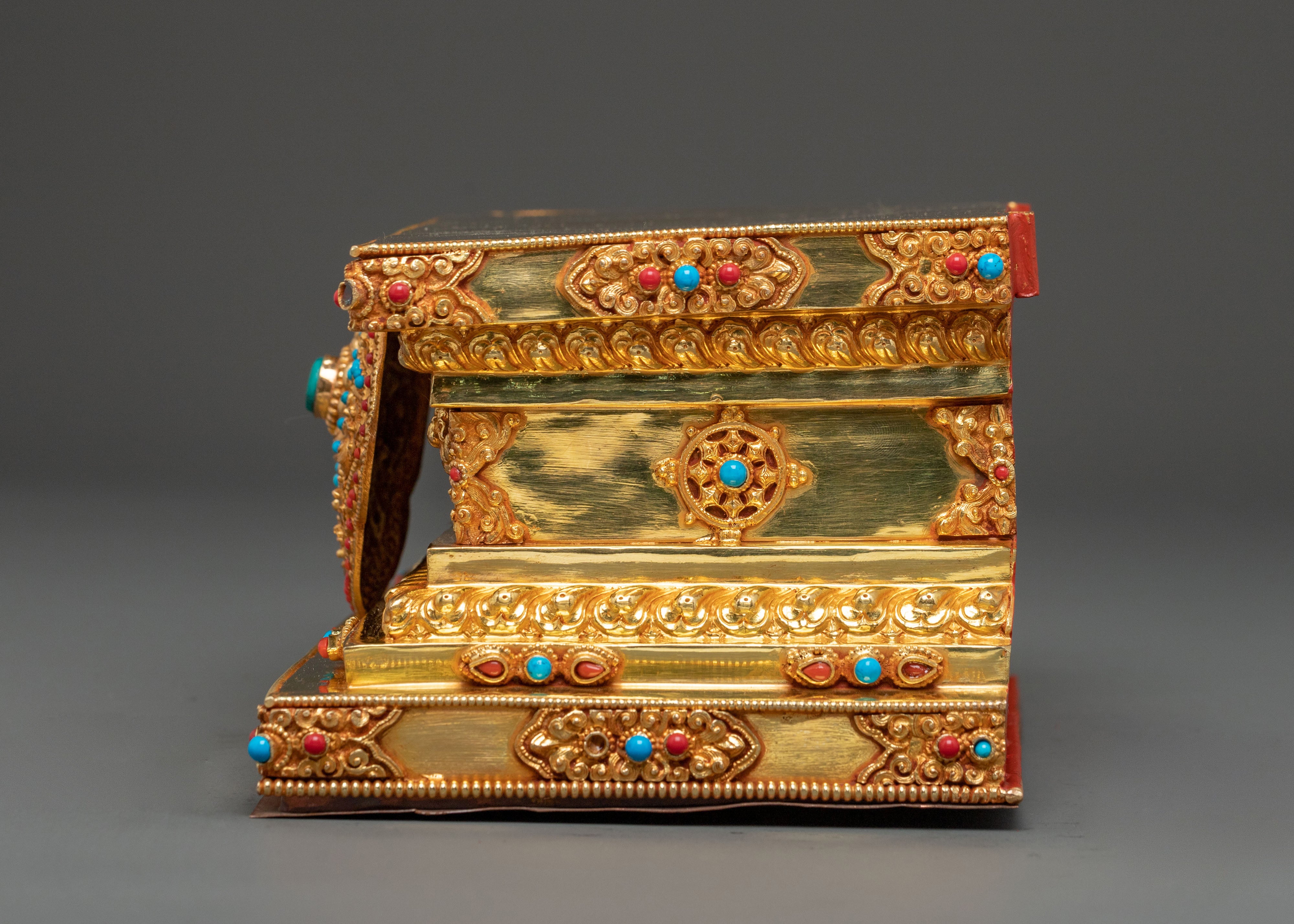 Handcrafted Throne | Embodiment of Divine Presence