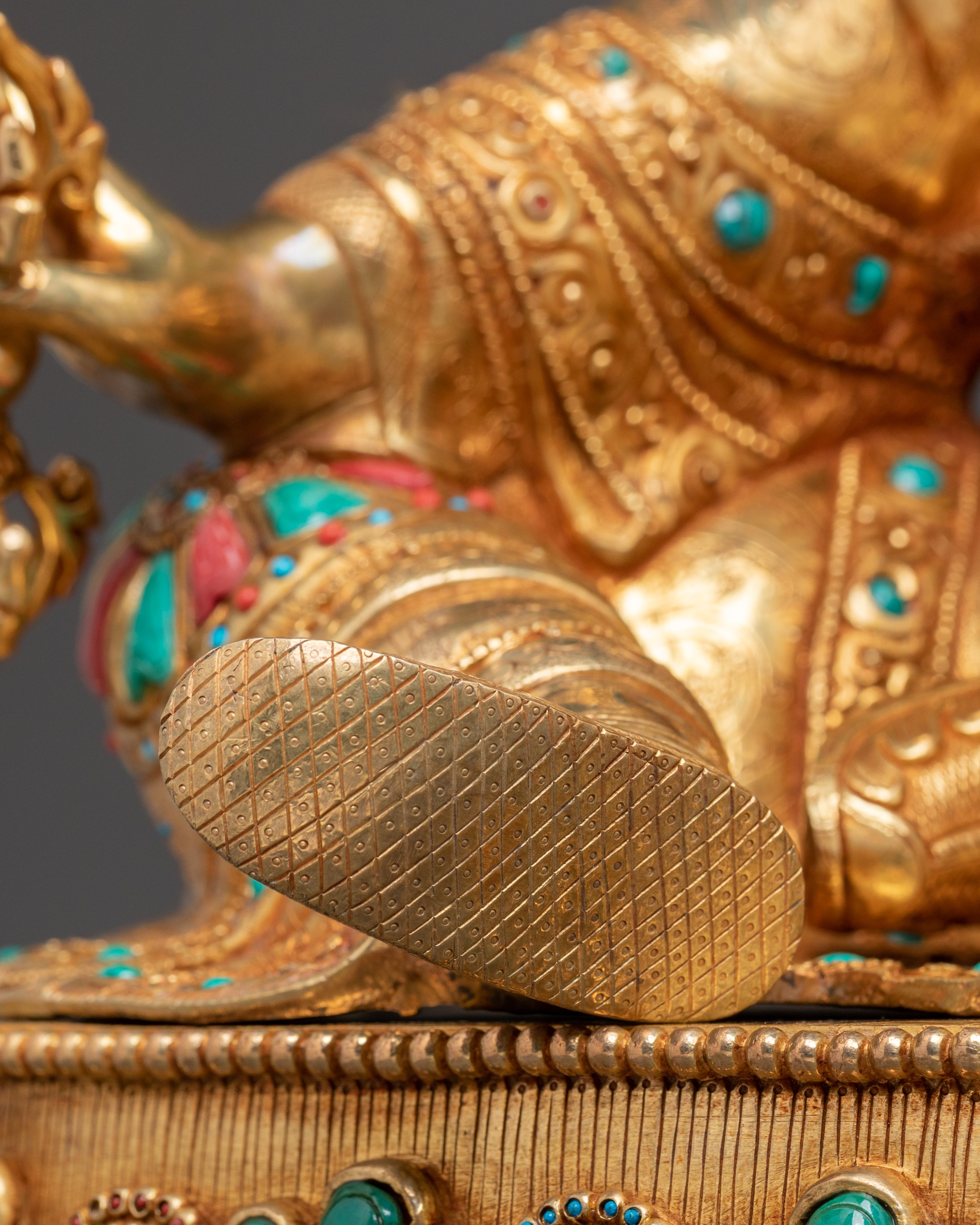 Guru Rinpoche Statue: Revered Vajrayana Master