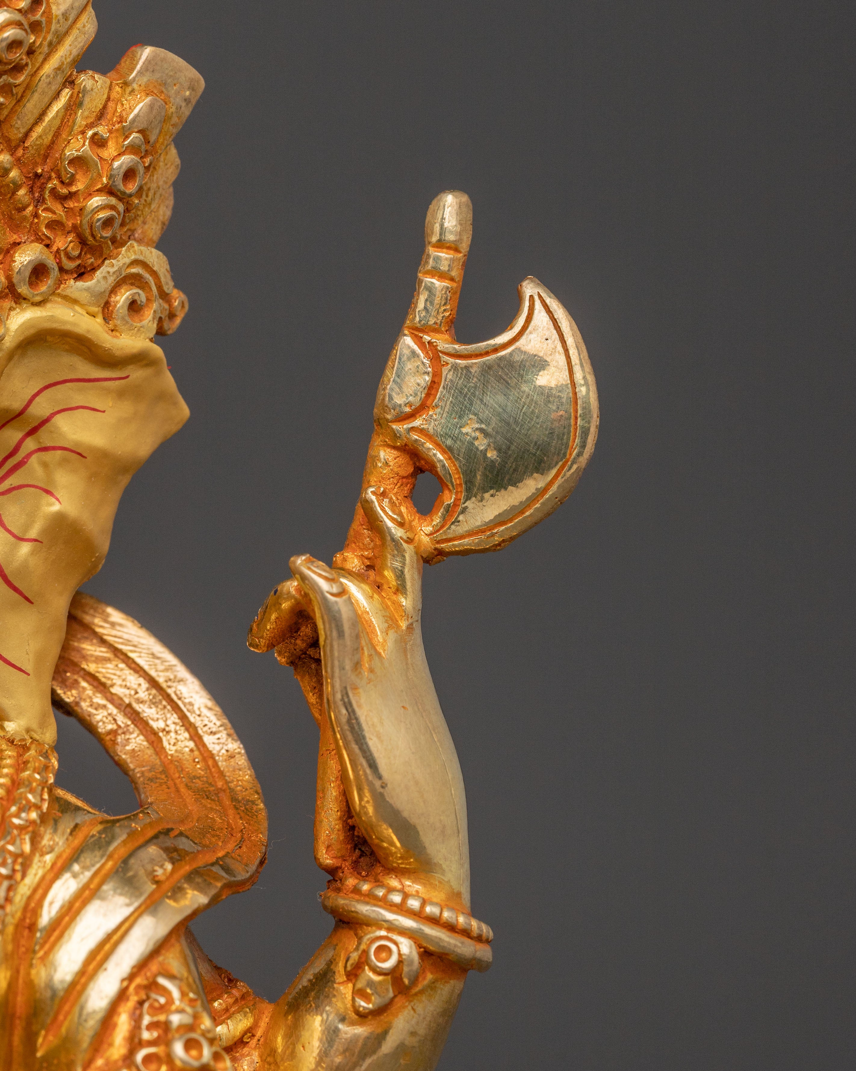 Lord Ganesha Golden Statue: Handcrafted Serenity