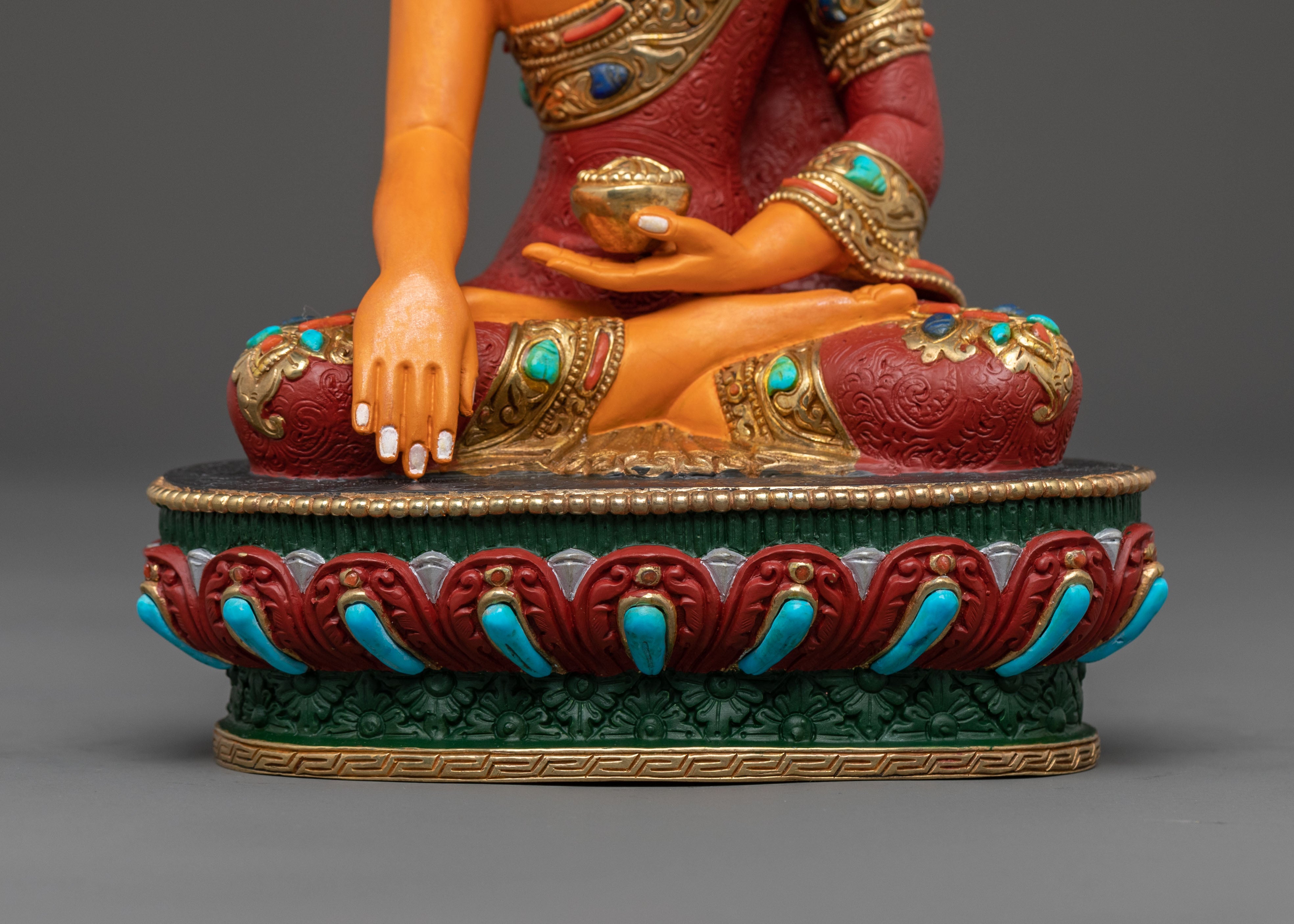 Shakyamuni Buddha Traditional Statue: Meditative Grace