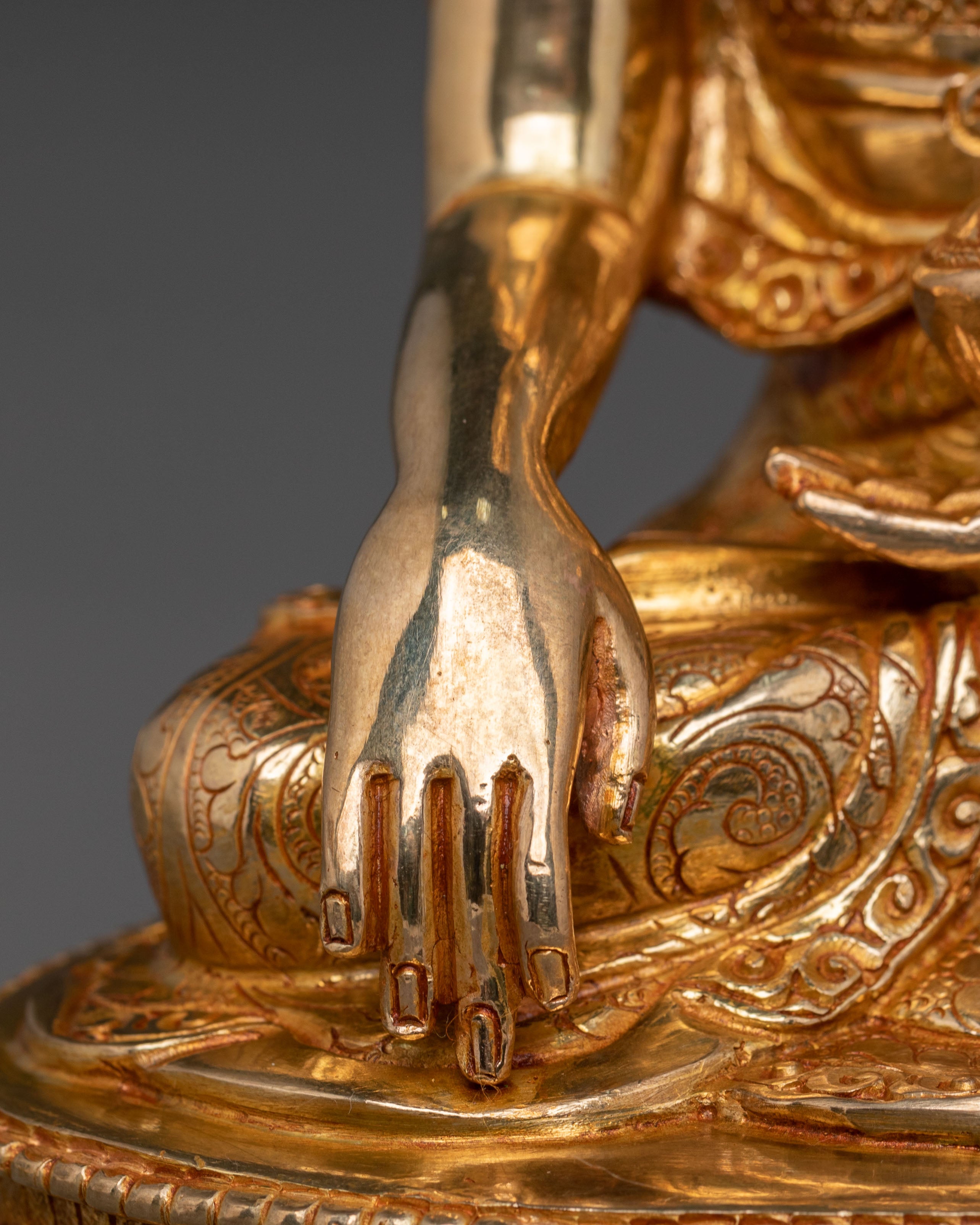 Shakyamuni Buddha Statue – Handcrafted Gold Gilded Copper