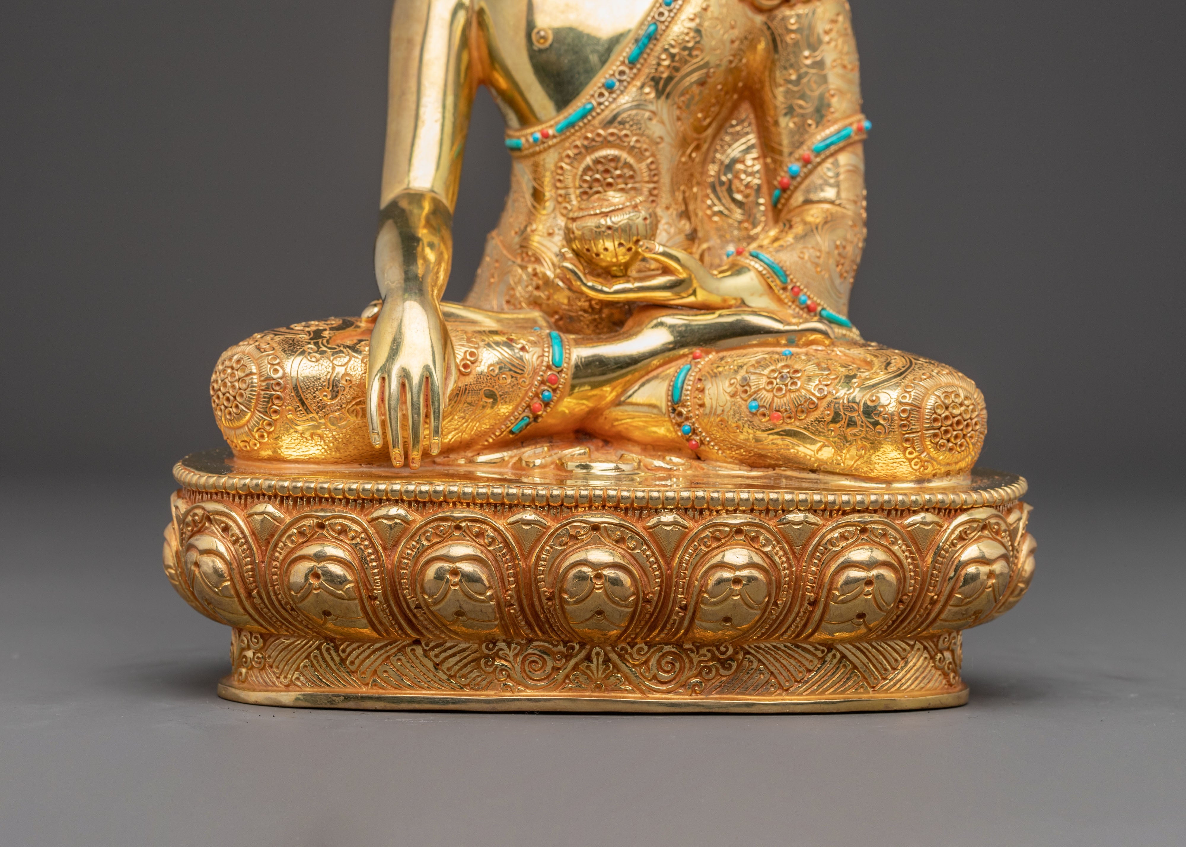 Gautama Buddha Statue: Influential Spiritual Teacher