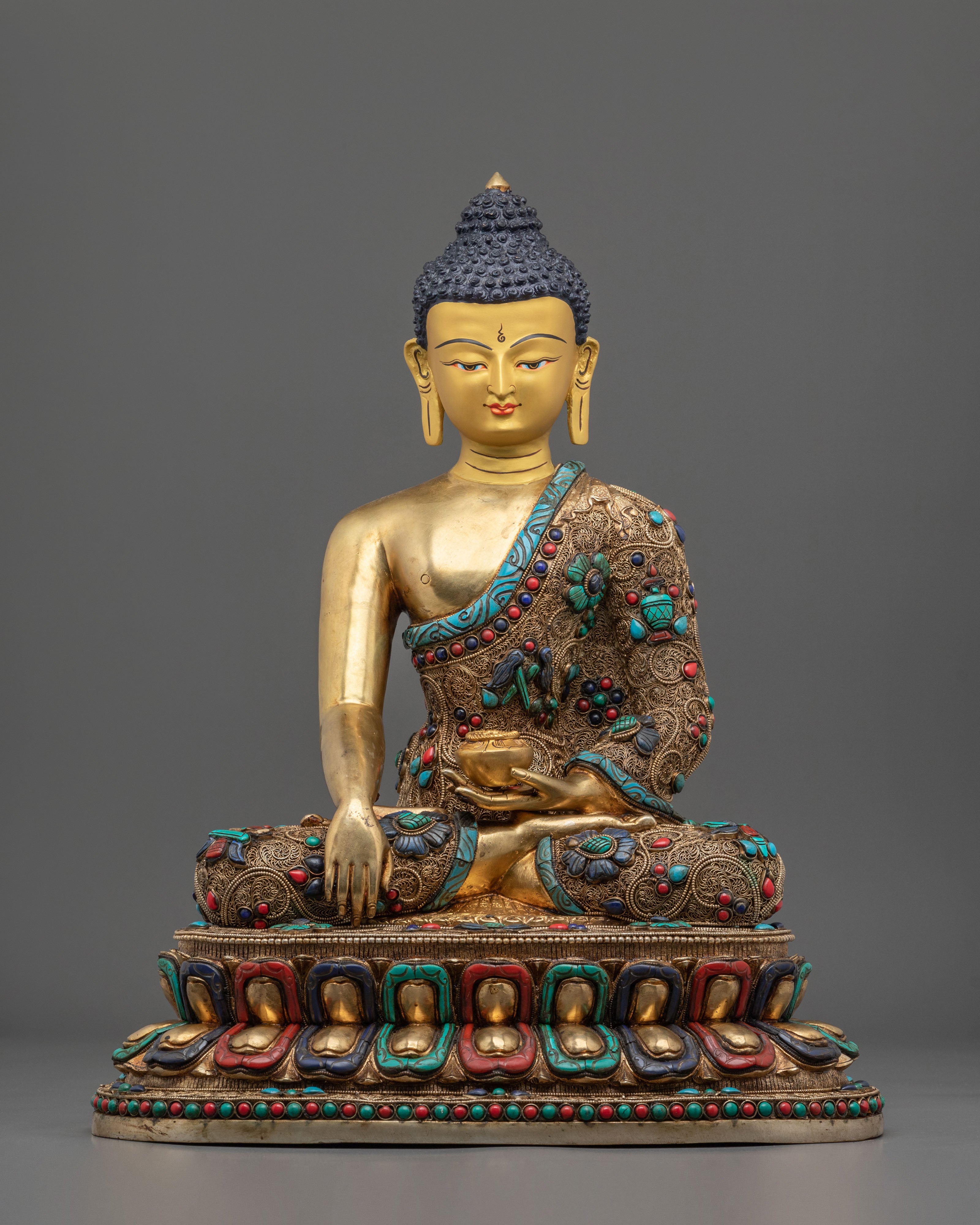 A Serene Shakyasimha Shakyamuni Statue: Symbol of Peace