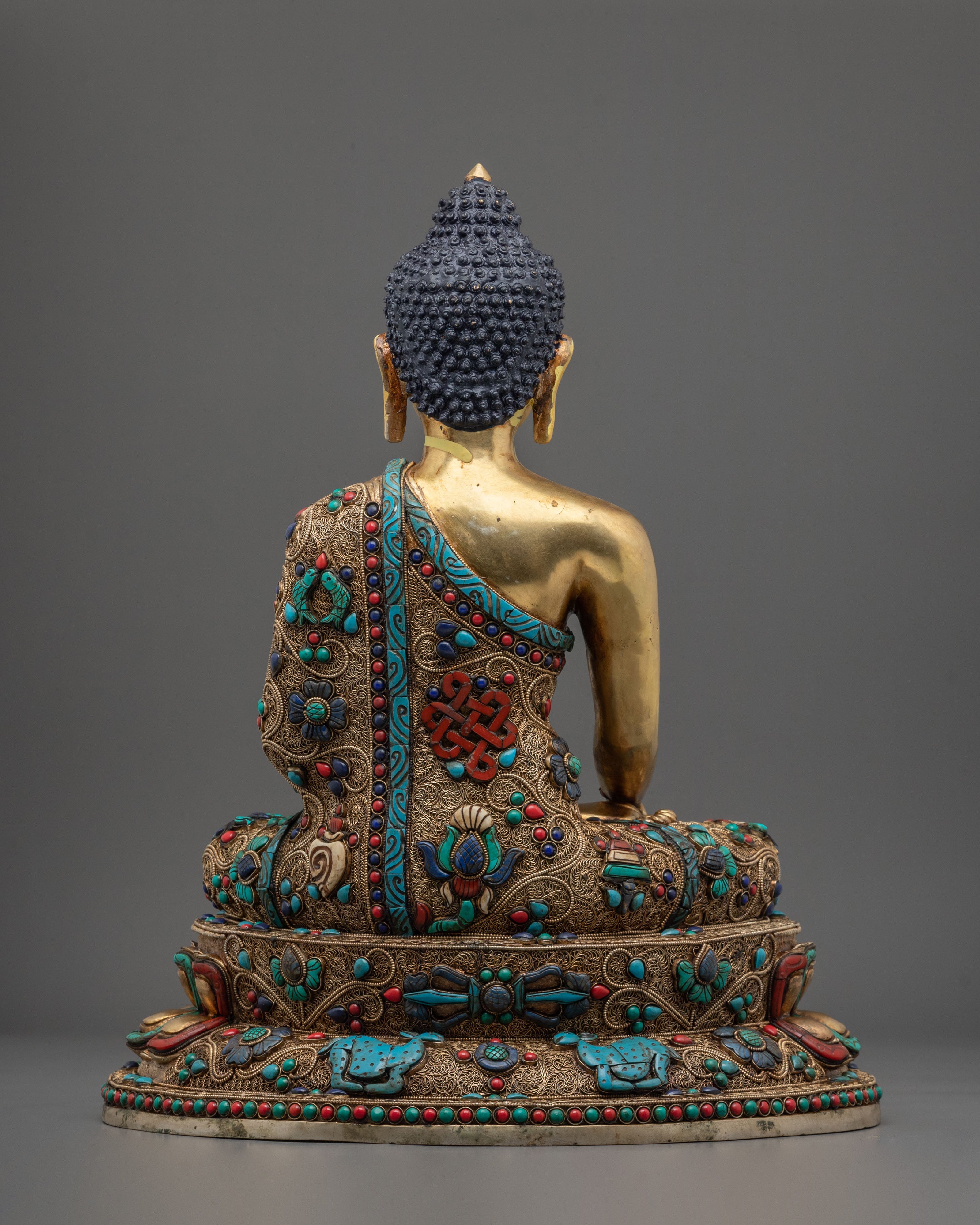 A Serene Shakyasimha Shakyamuni Statue: Symbol of Peace