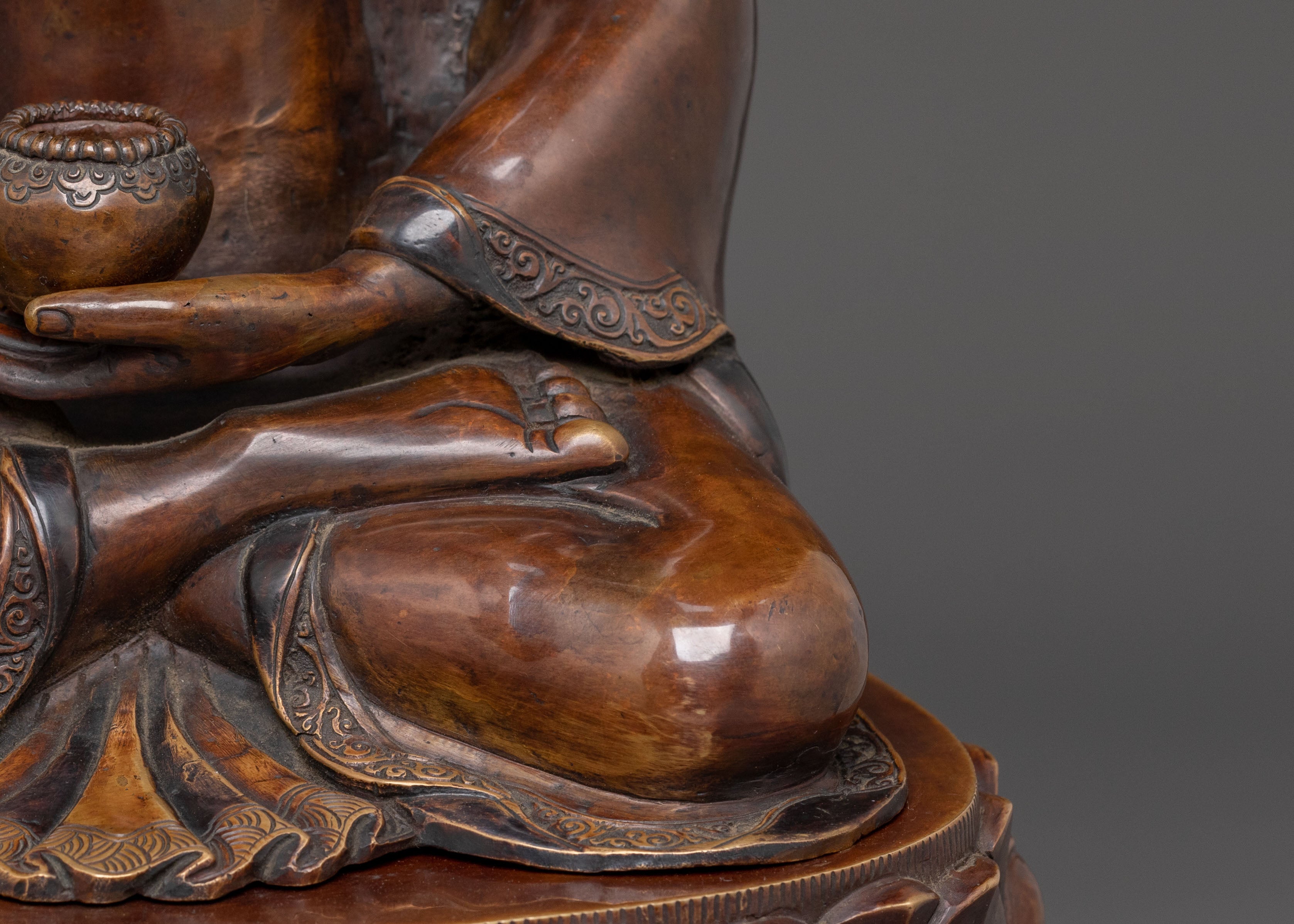 Crown Shakyamuni Buddha Statue on Throne for Rituals