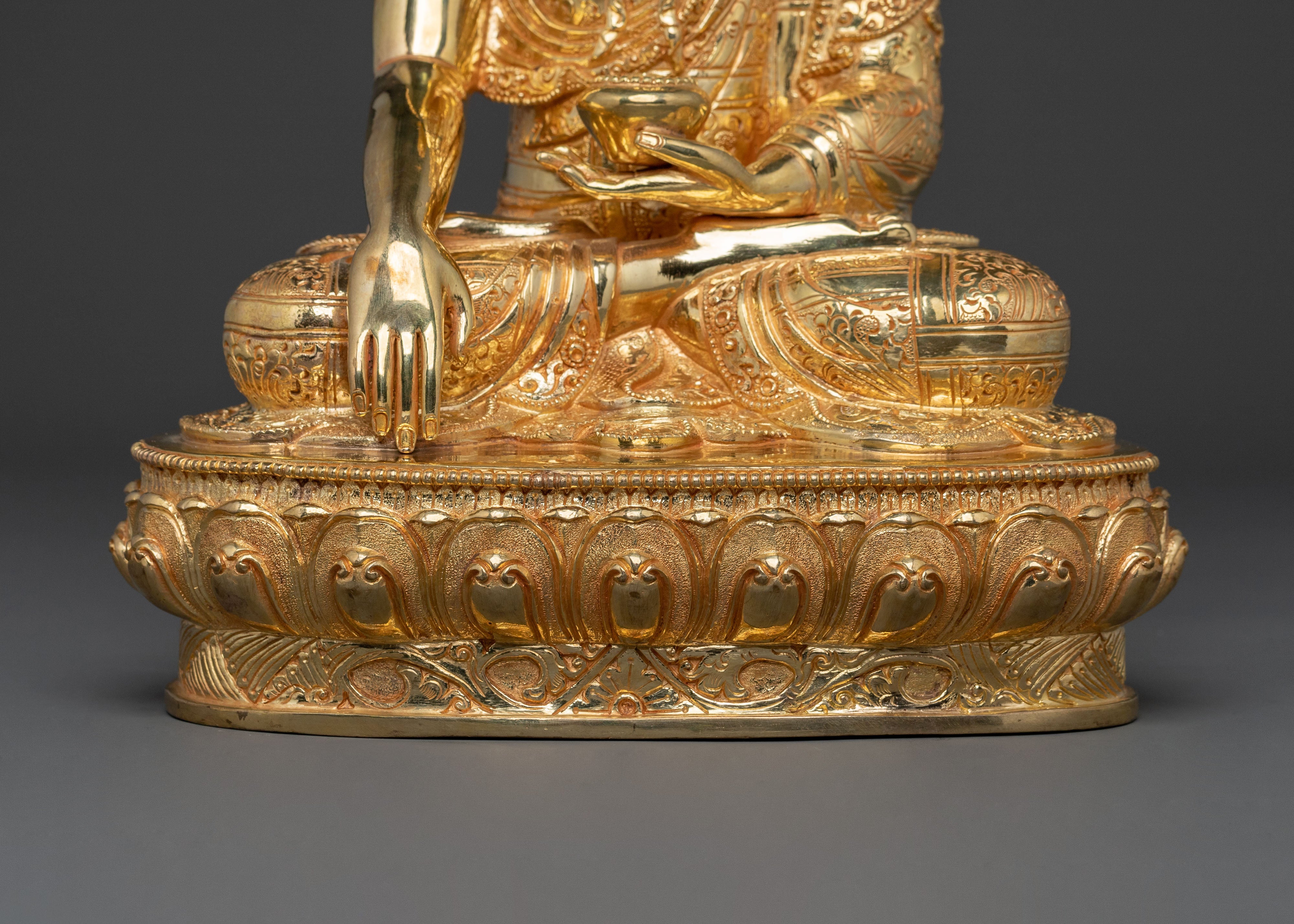Peaceful Meditation Figurine of Shakyamuni Buddha