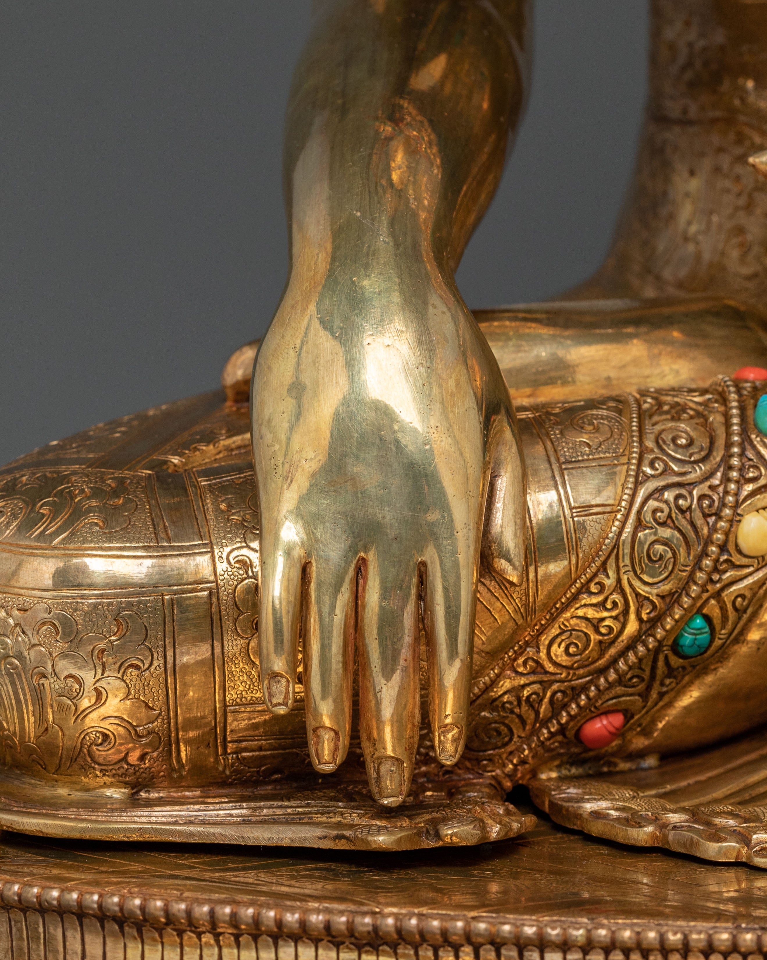 Crowned Buddha of Enlightenment Statue: Sacred Symbol of Wisdom and Awakening