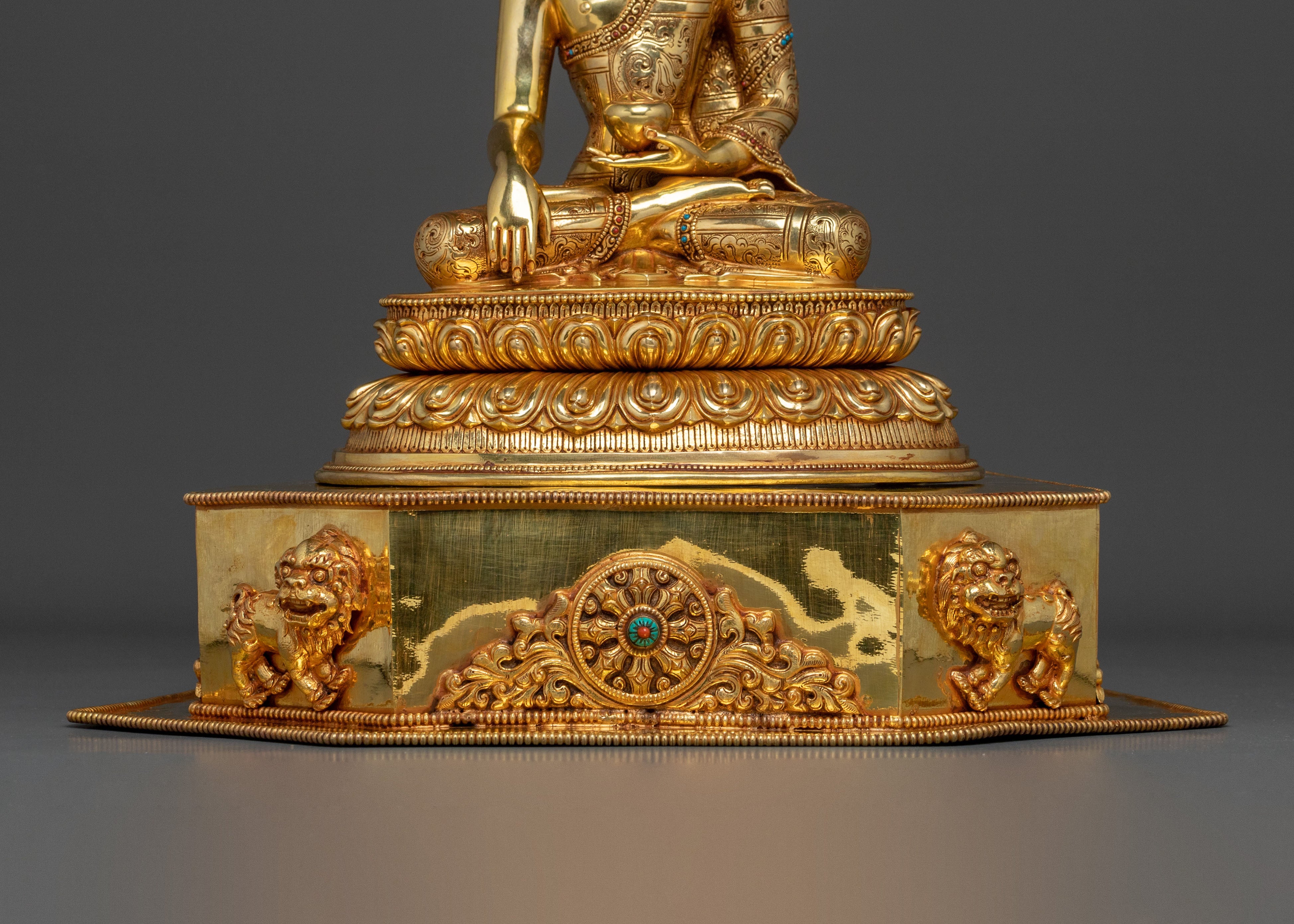 Shakyamuni Buddha Divine Sculpture on Throne
