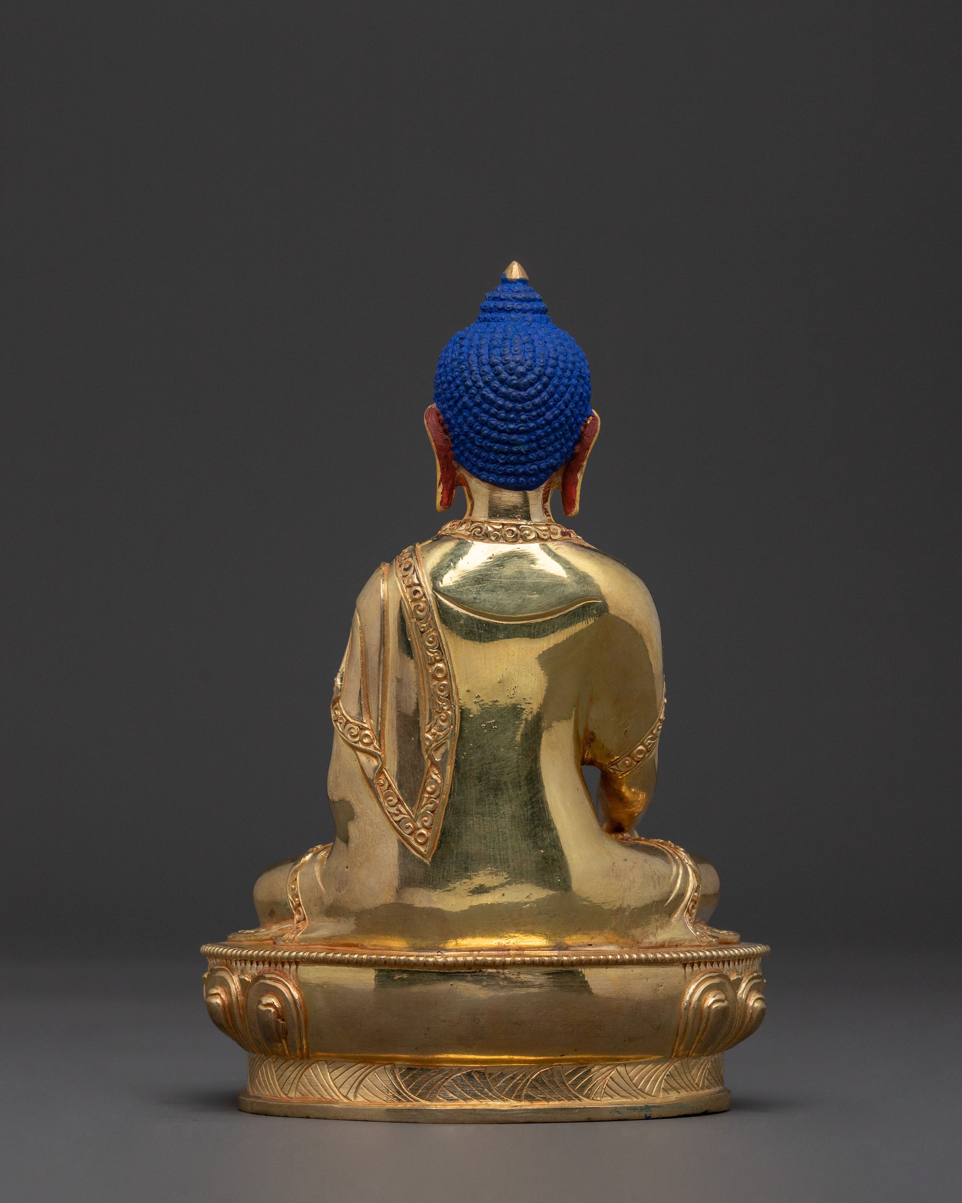 Shakyamuni Buddha Serene Golden Statue – Handcrafted Perfection