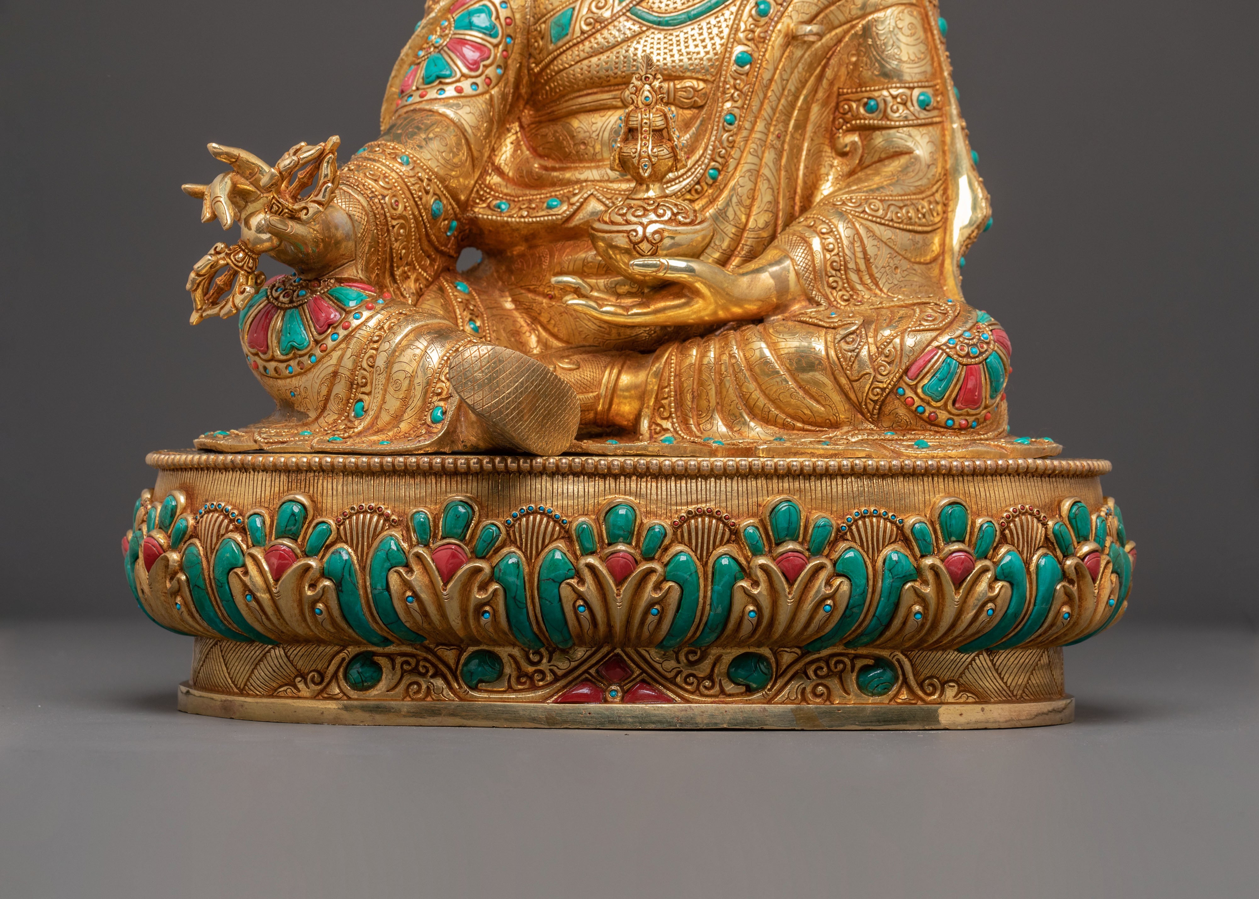 Guru Rinpoche Statue: Revered Vajrayana Master