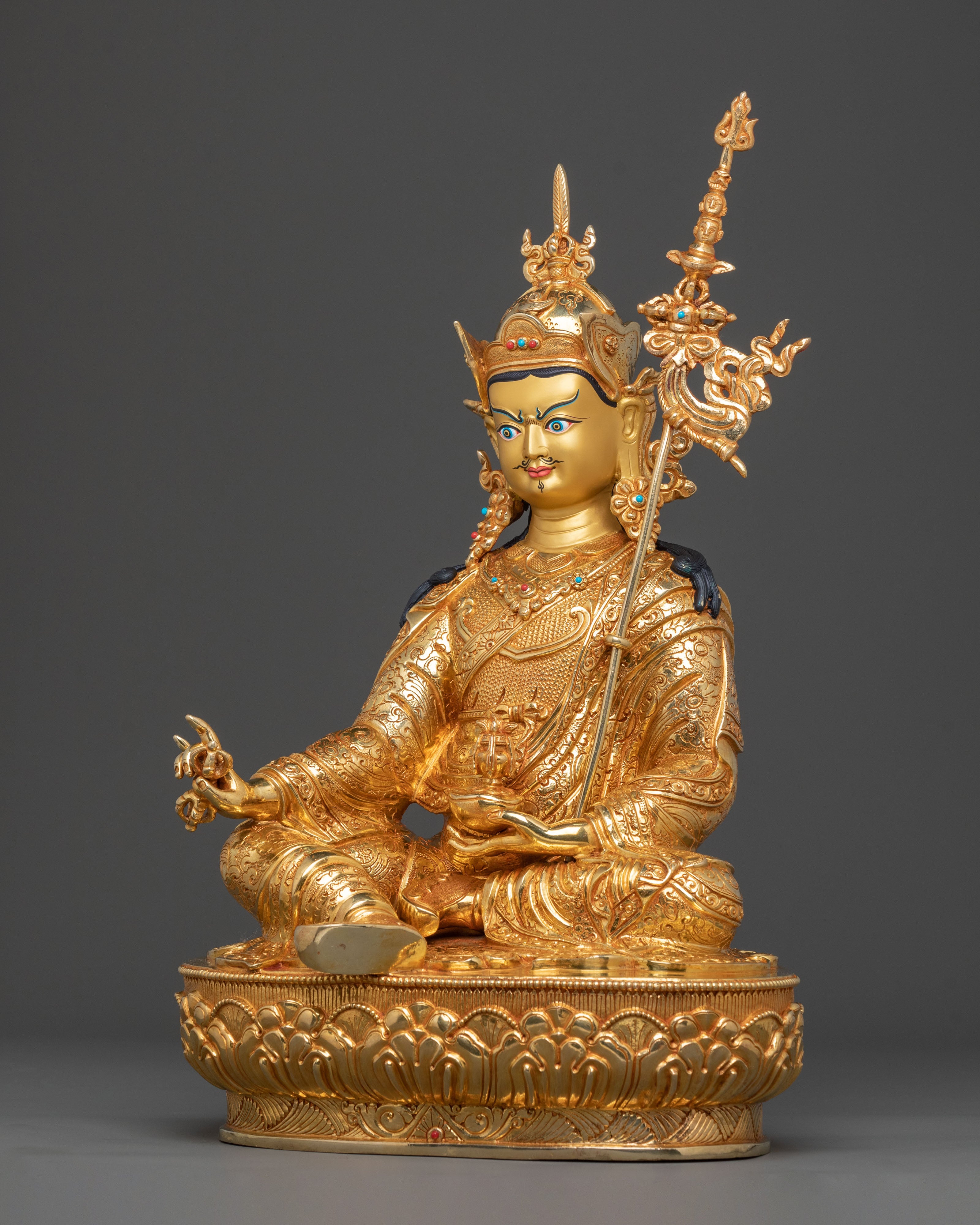 Guru Rinpoche Statue: Tibetan Buddhist Master