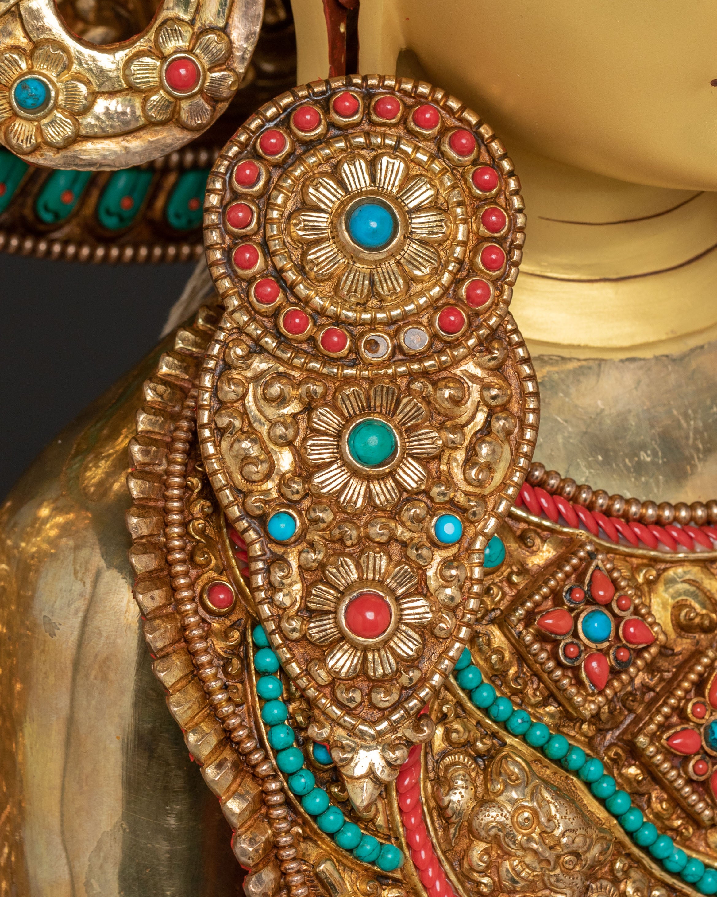 Crowned Buddha of Enlightenment Statue: Sacred Symbol of Wisdom and Awakening