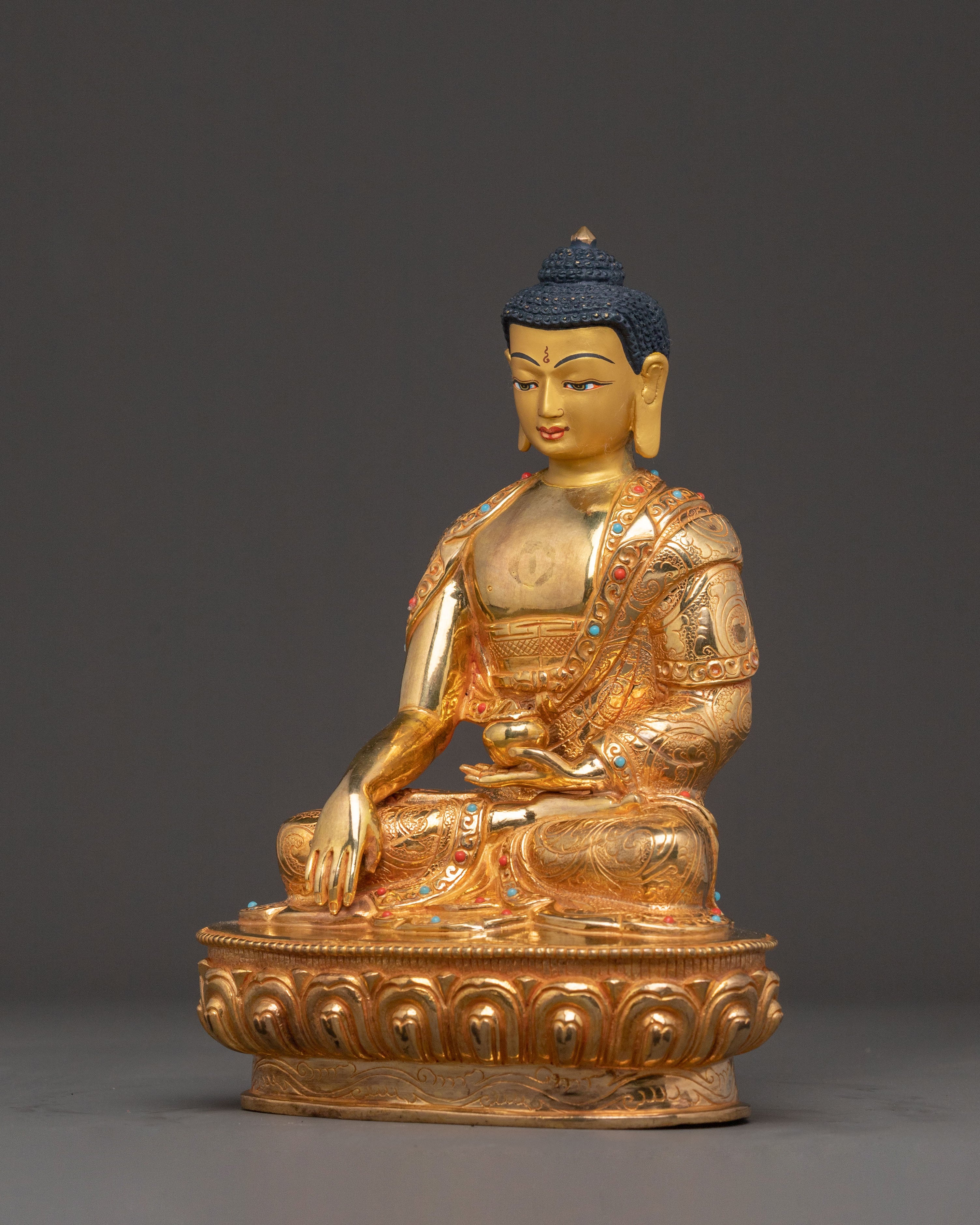 Himalayan Enlightened Shakyamuni Statue - Serene Gilded Copper