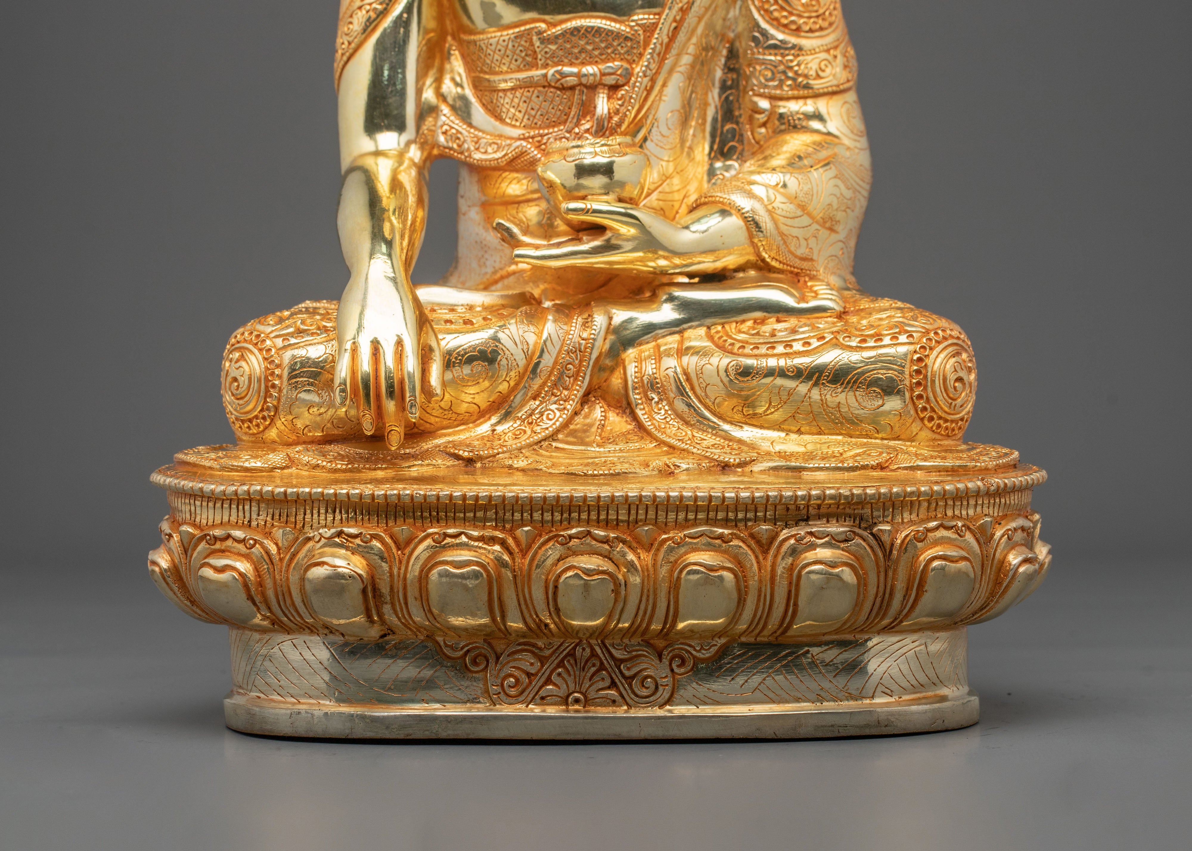Shakyamuni Buddha Statue | Golden Meditative Figurine
