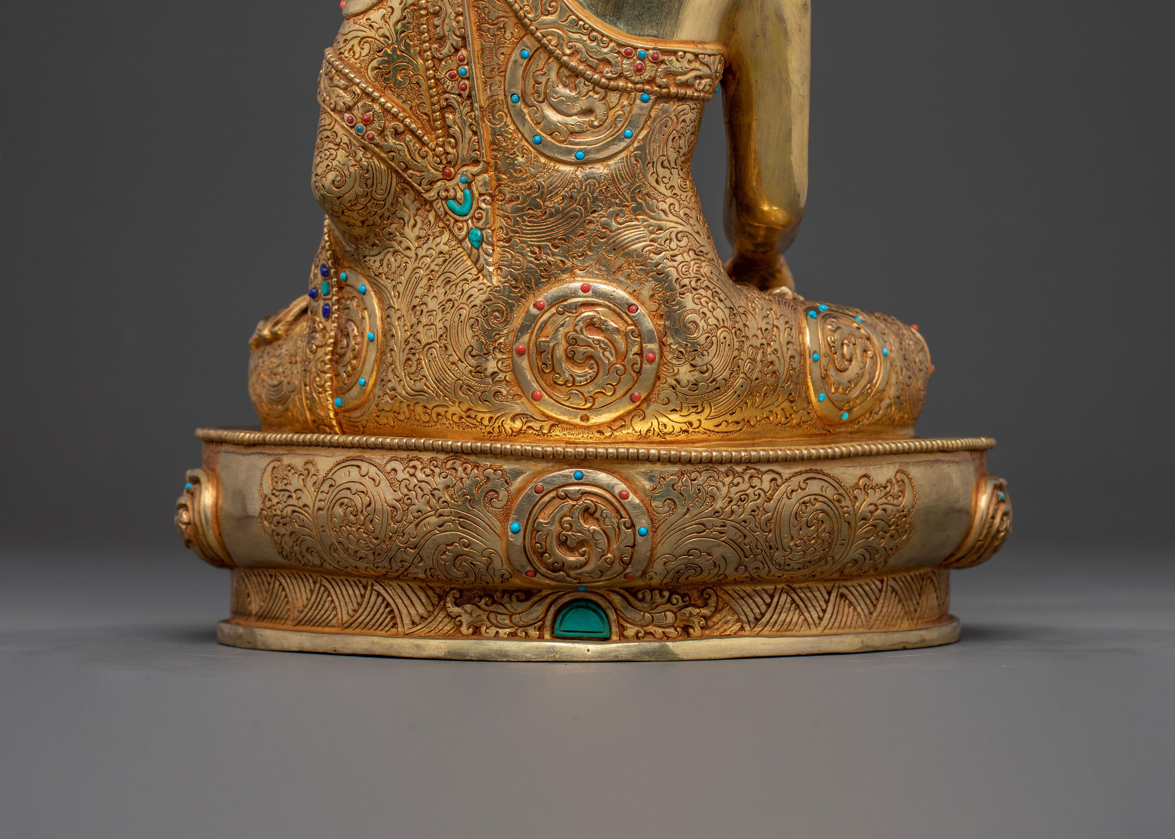 Shakyamuni Buddha Peace Statue: Gilded Serenity