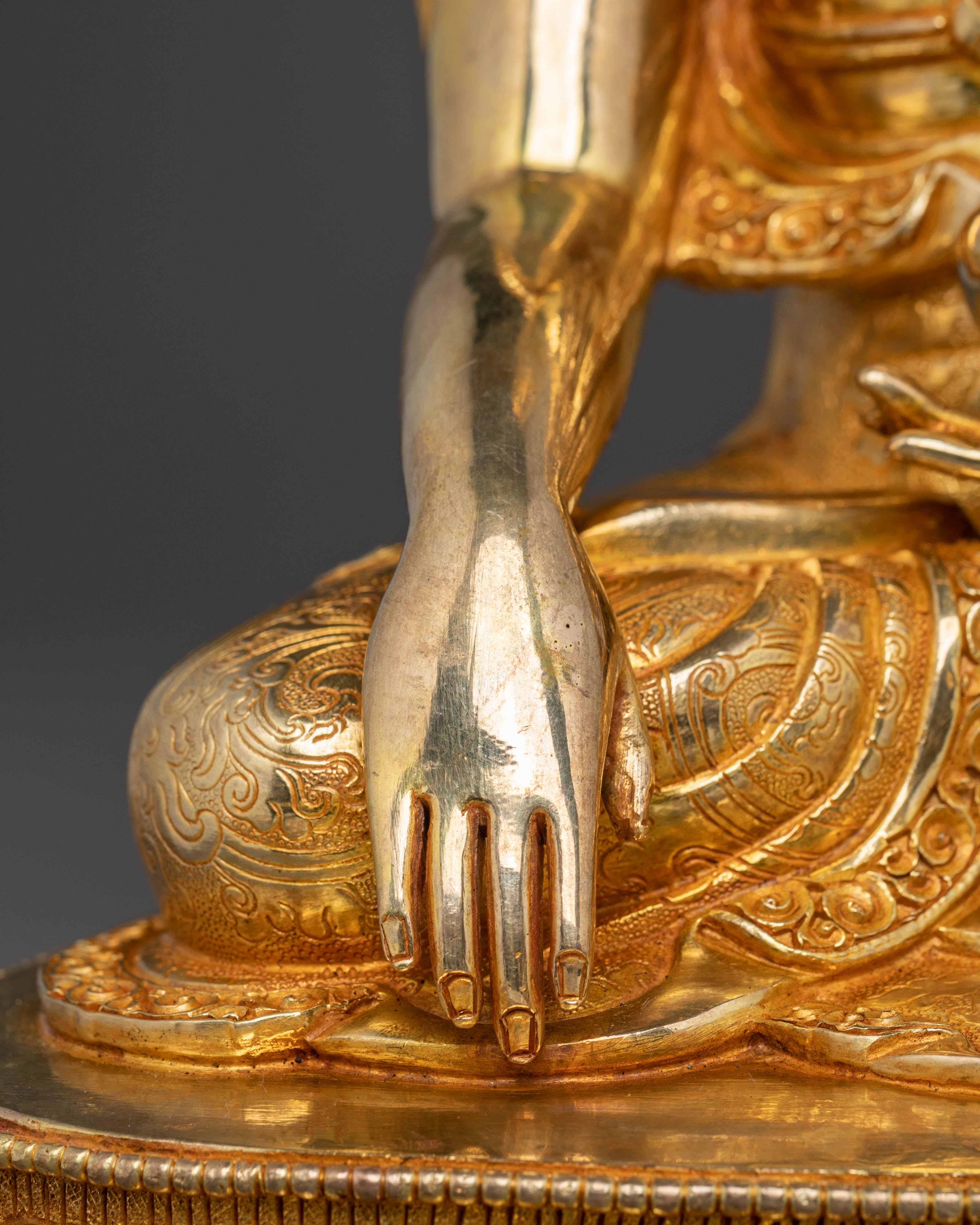 Himalayan Buddha Shakyamuni Golden Statue – Serene Radiance