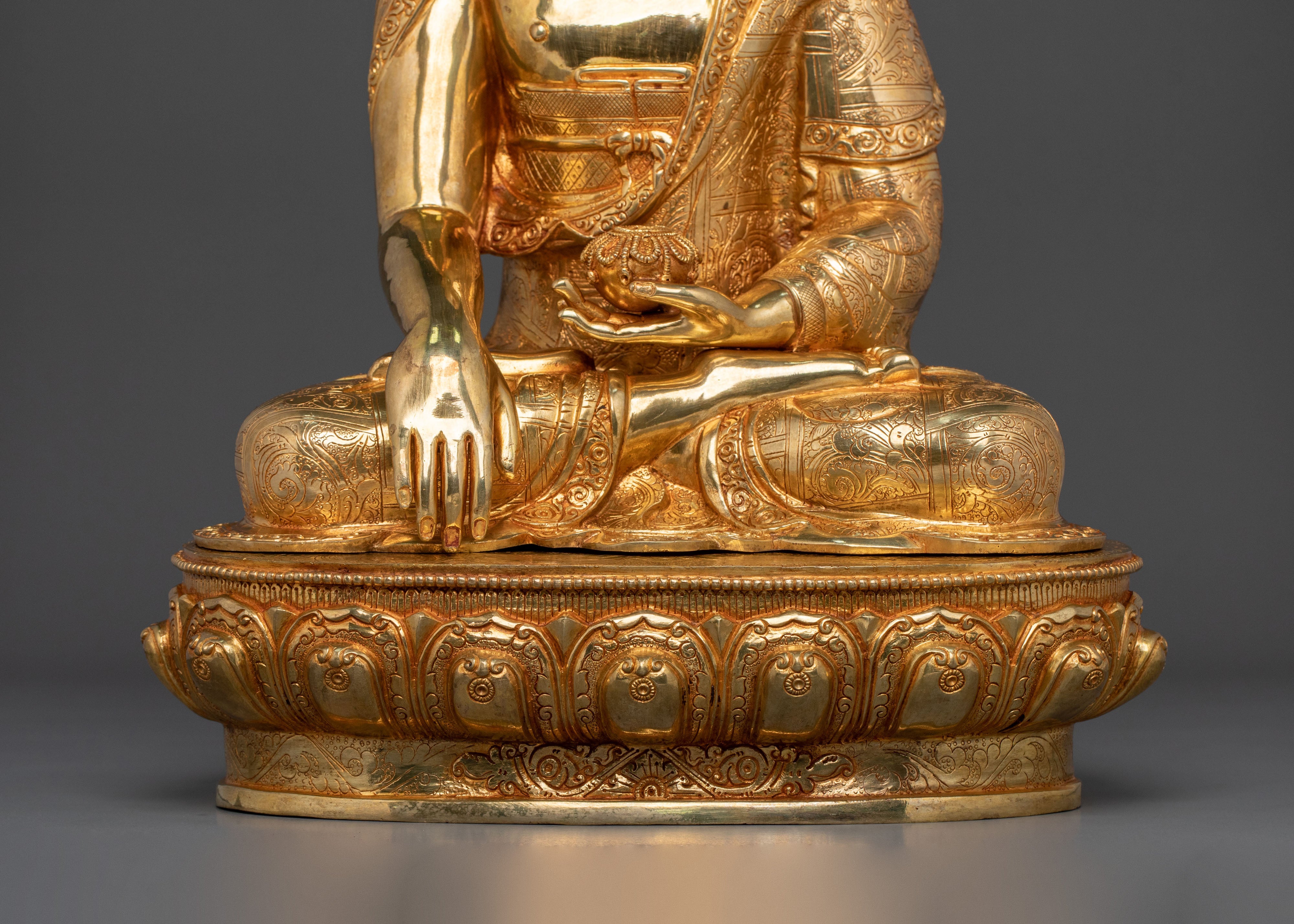 Shakyamuni Buddha Statue | 24K Gold Gilded Figurine