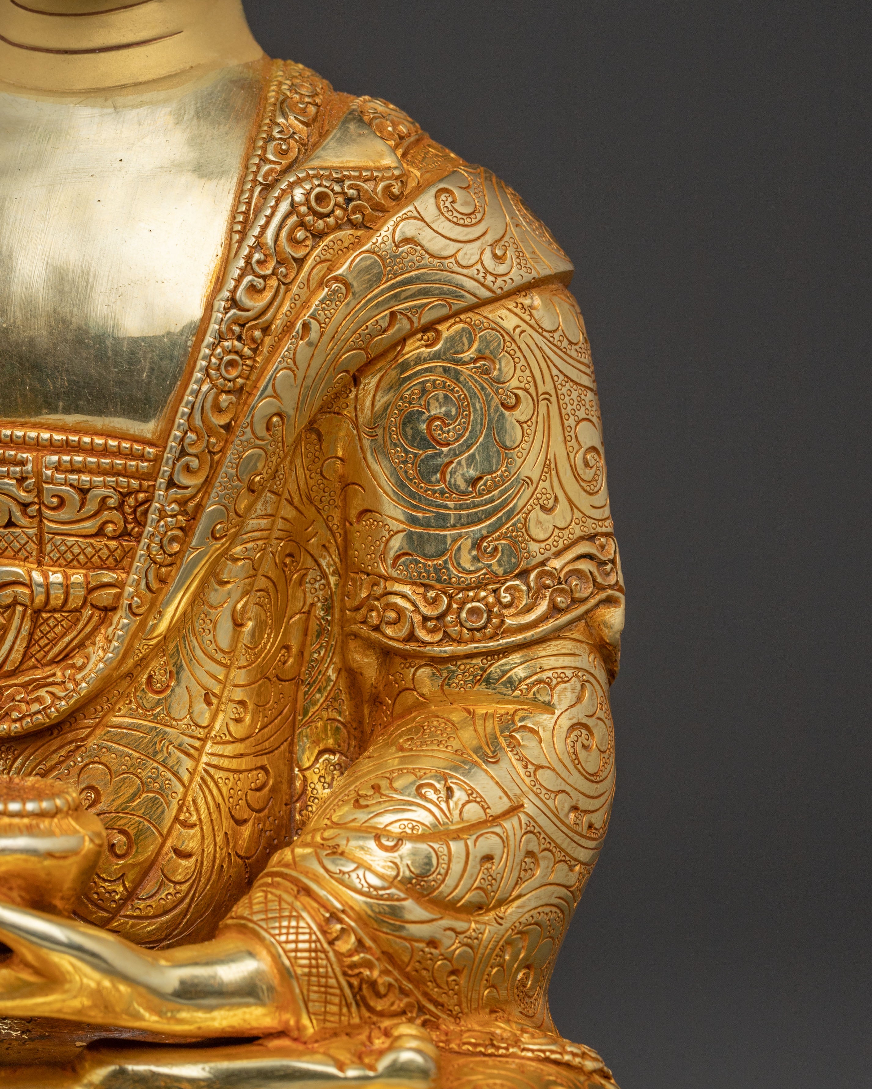 Shakyamuni Buddha Statue: Gilded Meditation Decor