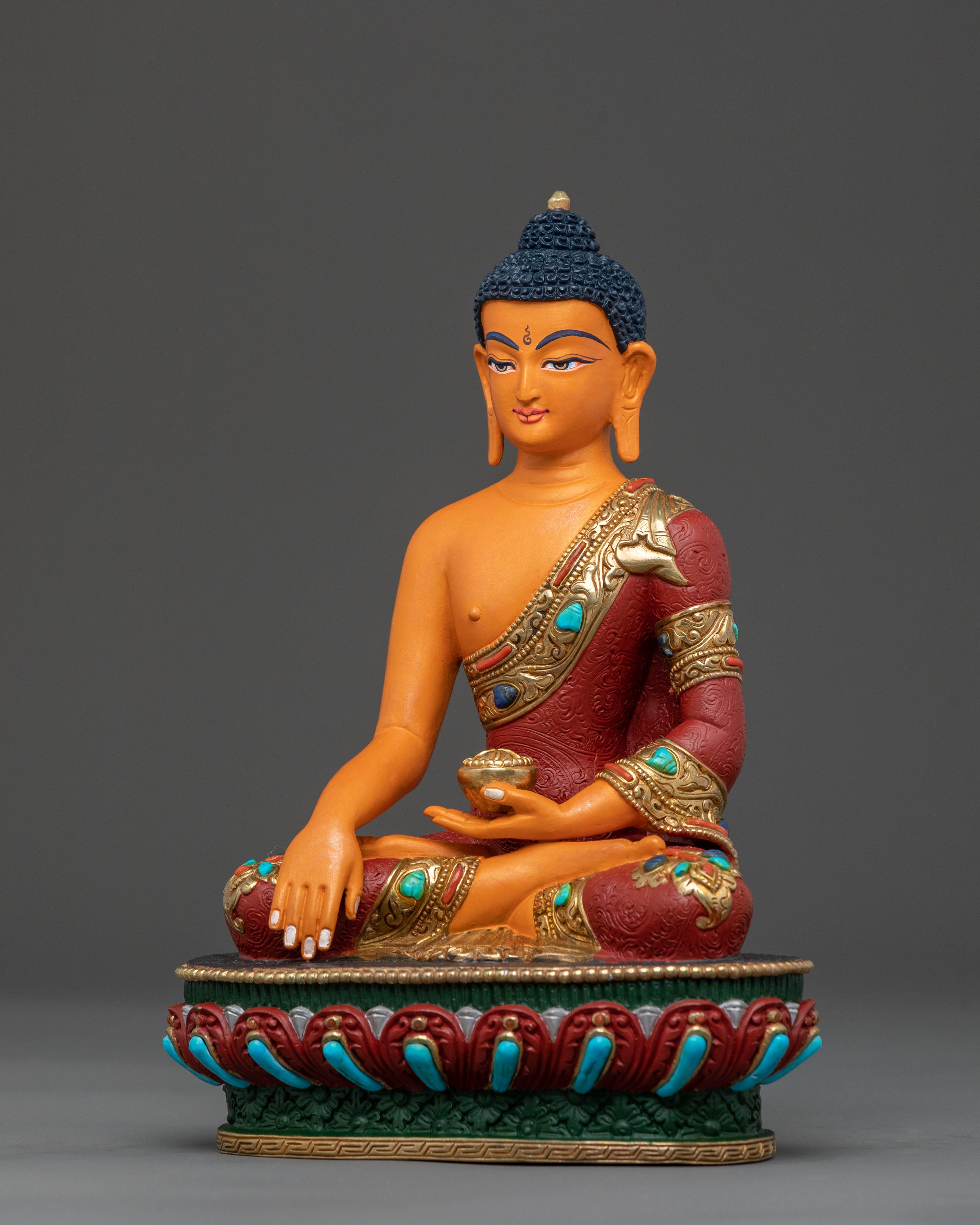 Shakyamuni Buddha Traditional Statue: Meditative Grace