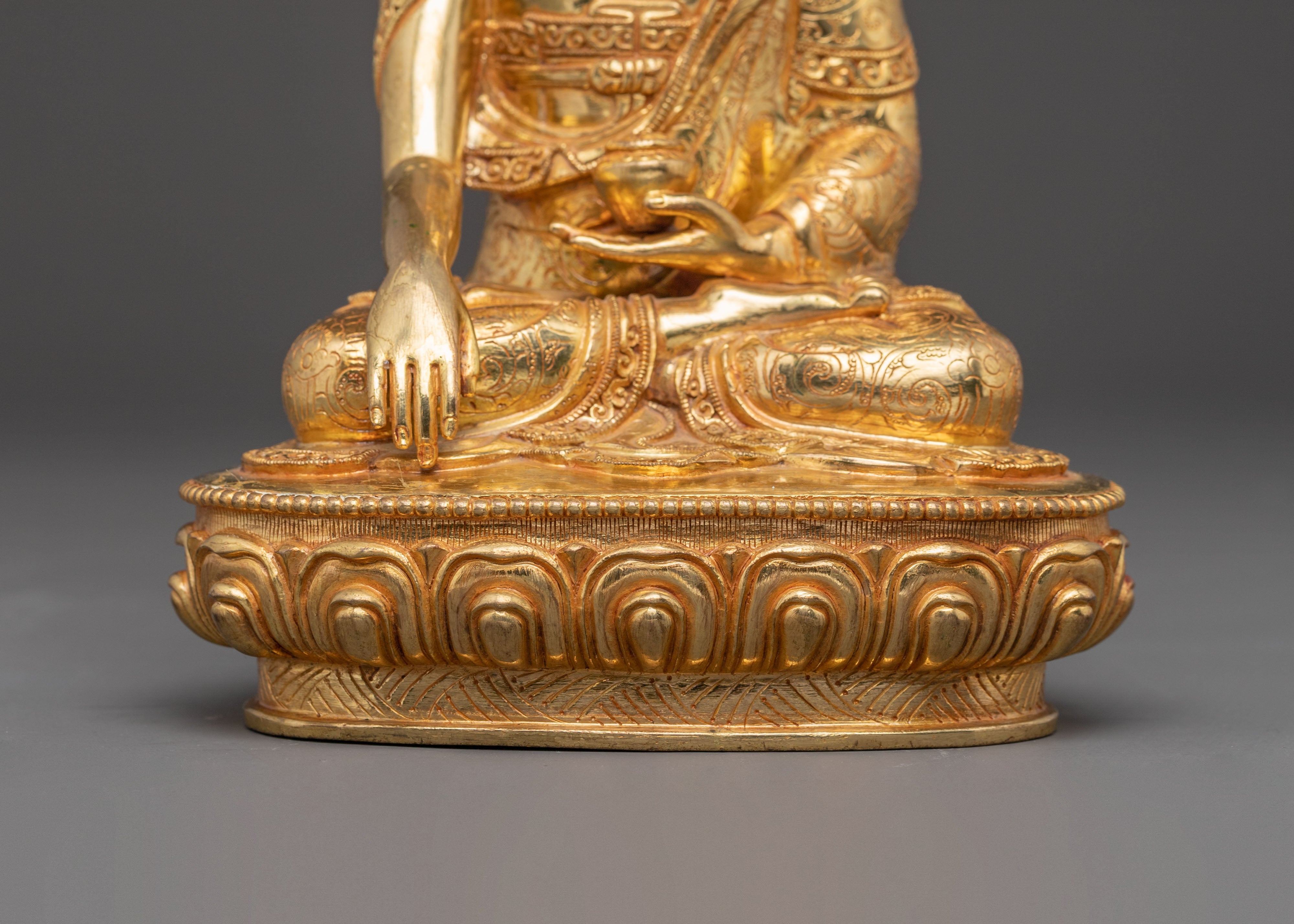 Divine Shakyamuni Buddha Statue - Hand-Gilded Copper Art