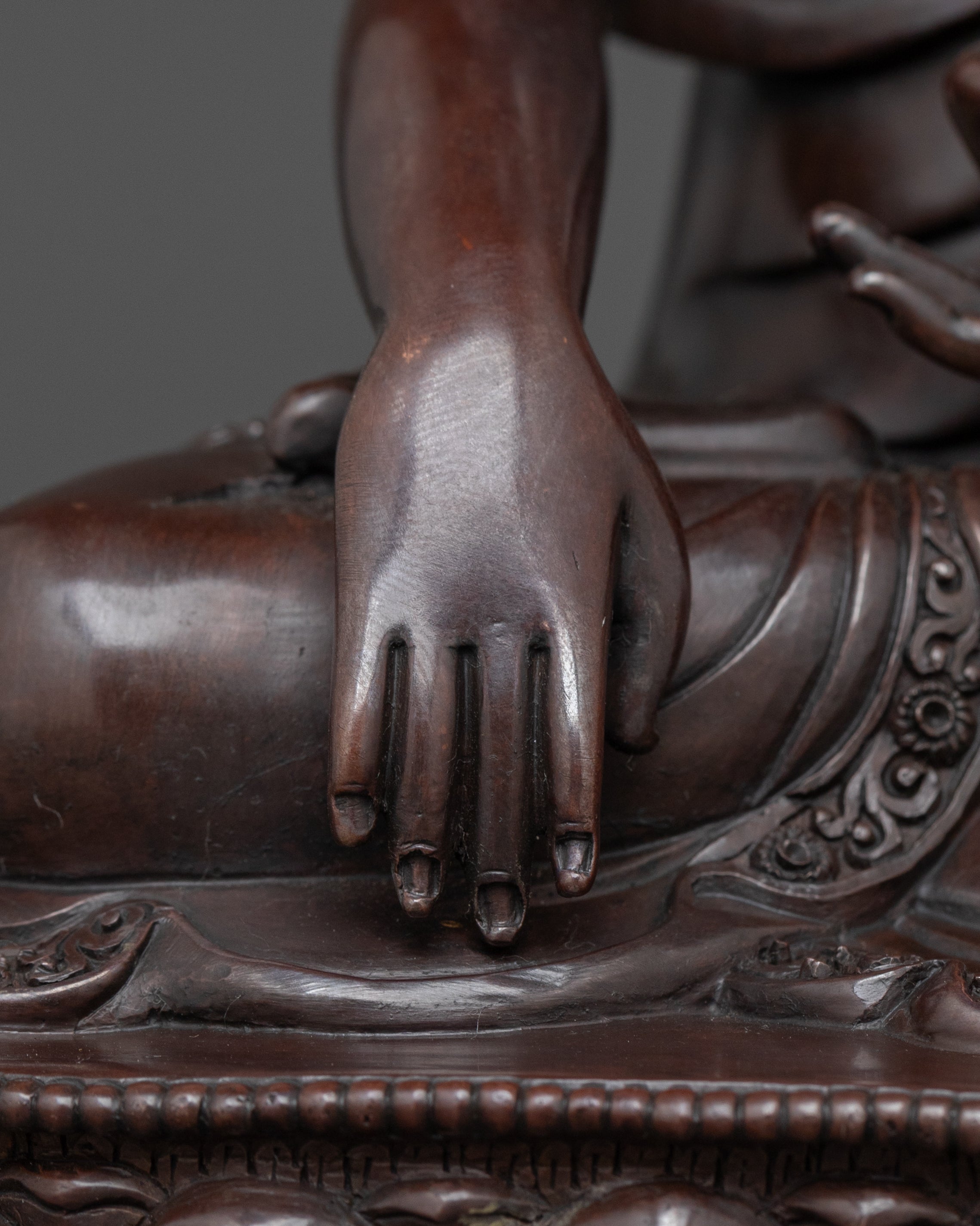 Shakyamuni Buddha: Buddhist Sacred Figurine