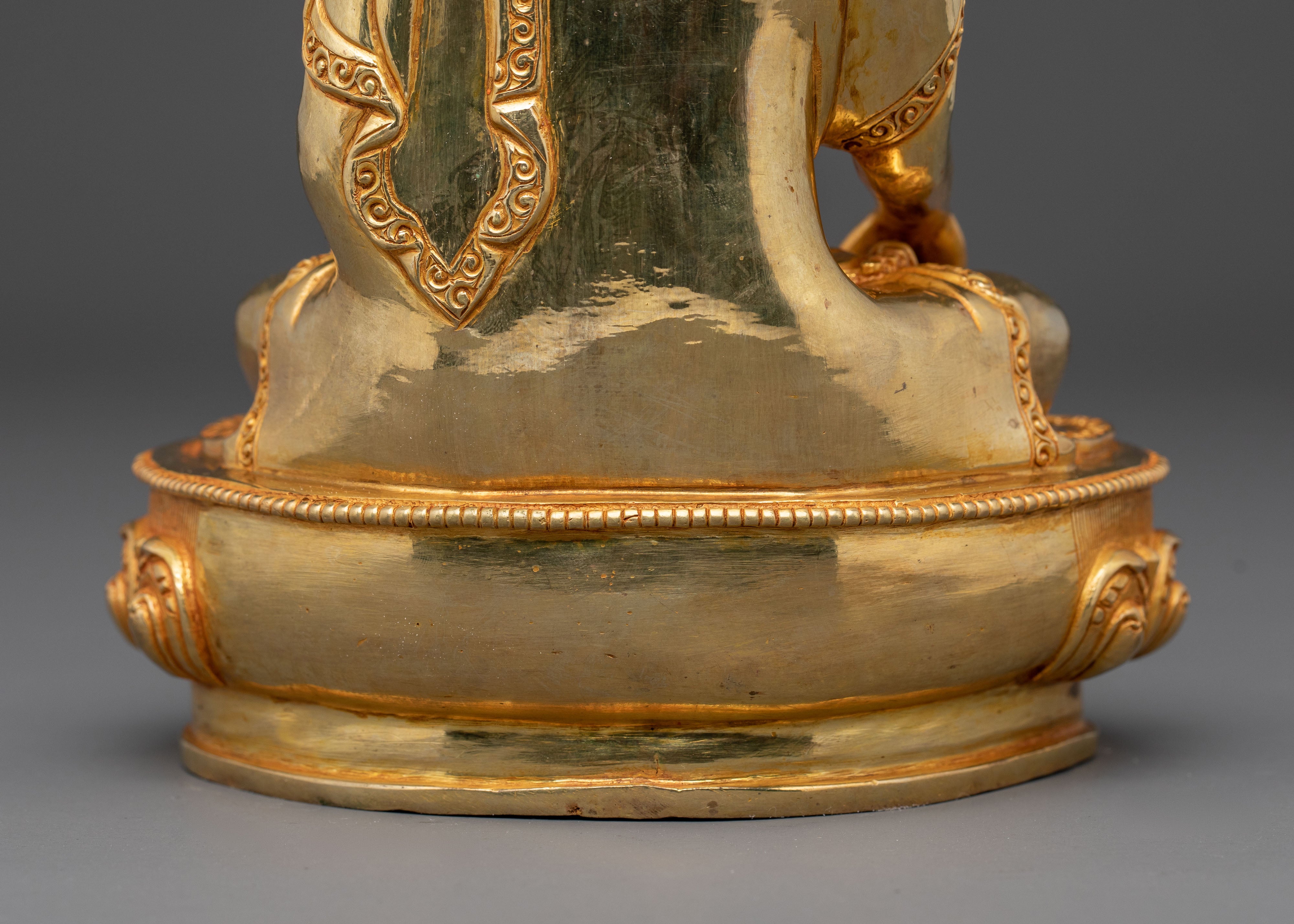 Traditional Shakyamuni Buddha Golden Statue – Handcrafted Serenity