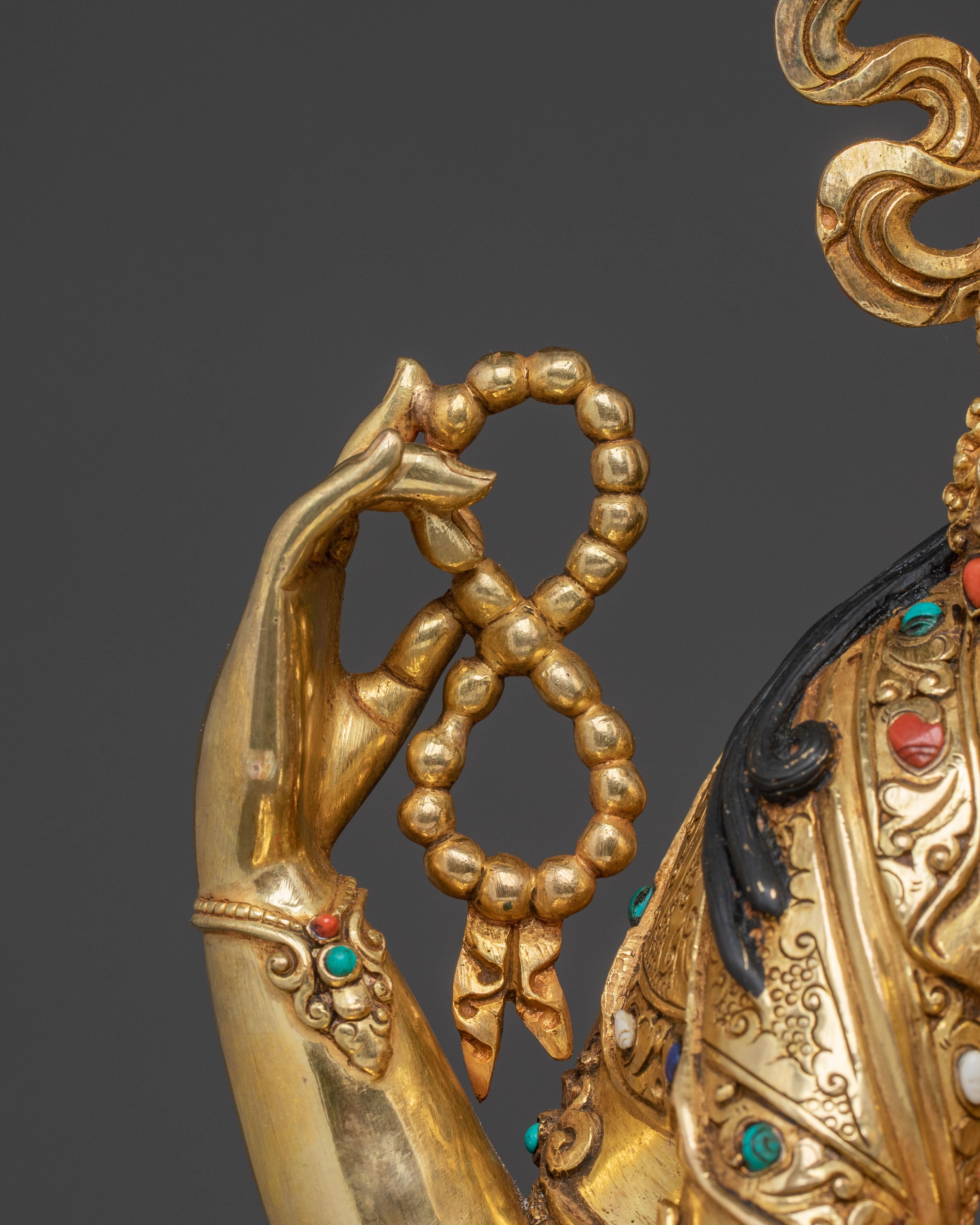 Buddhist Mercy Chenrezig Sculpture – Radiant 24K Gold Gilded Artistry