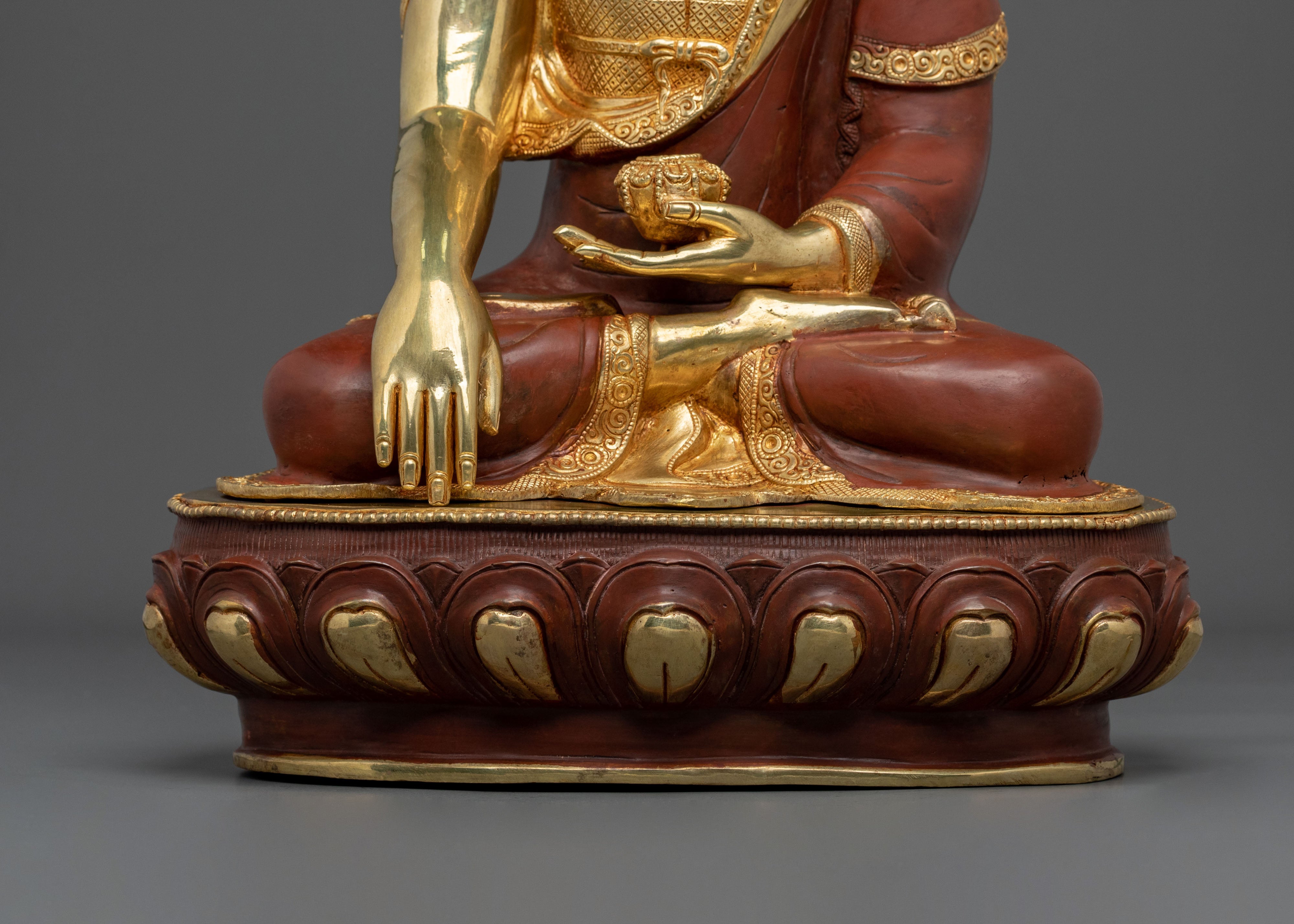 Serene Shakyamuni Buddha Sculpture for Meditation