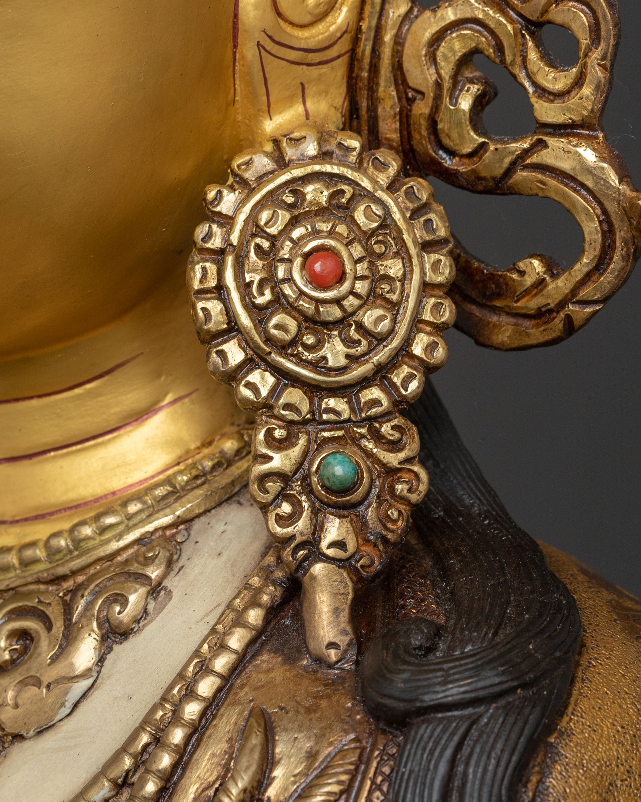 Elegant 24K Gilded Chenrezig Home Decor Statue