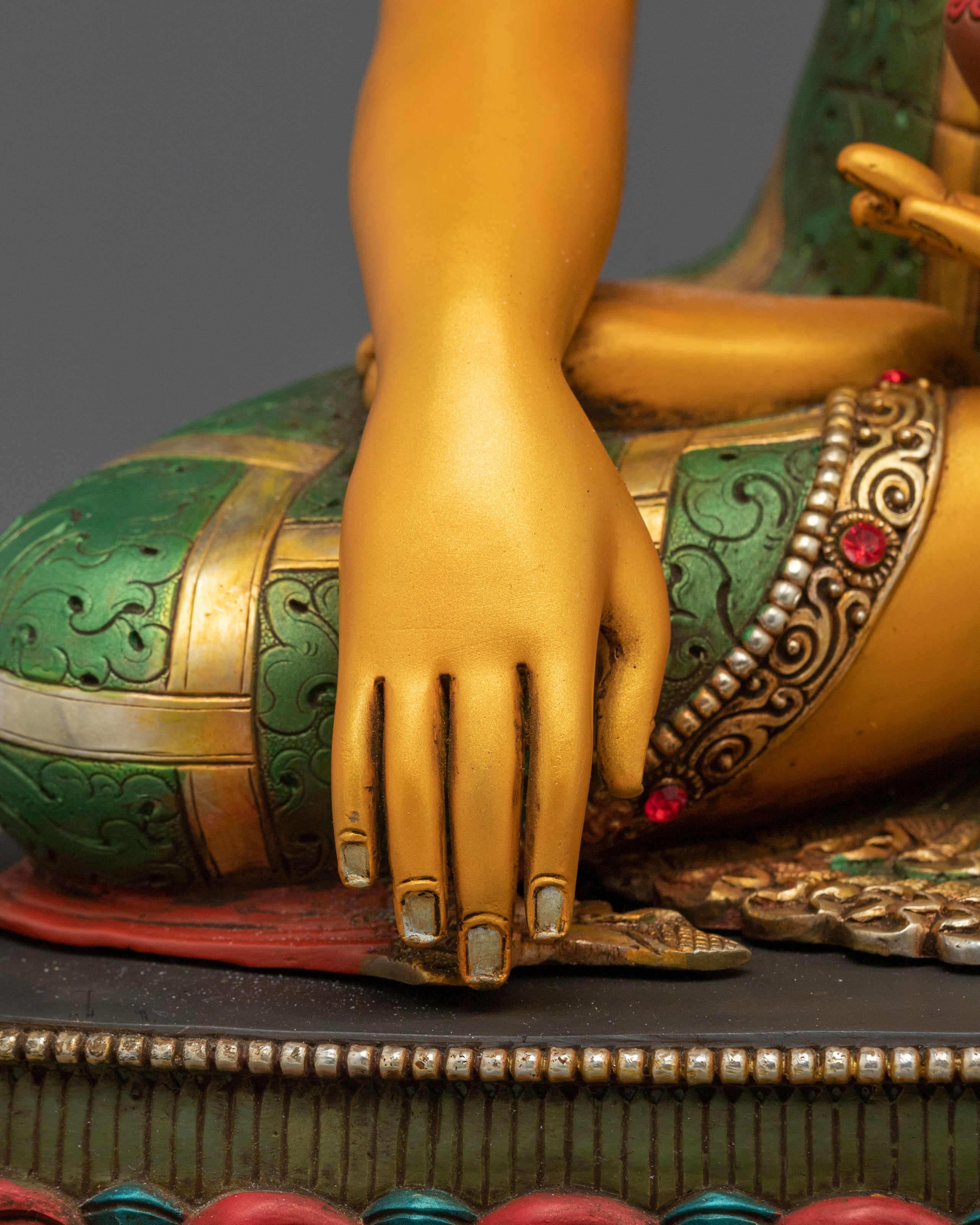 Shakyamuni Buddha Statue: 24K Gold Gilded