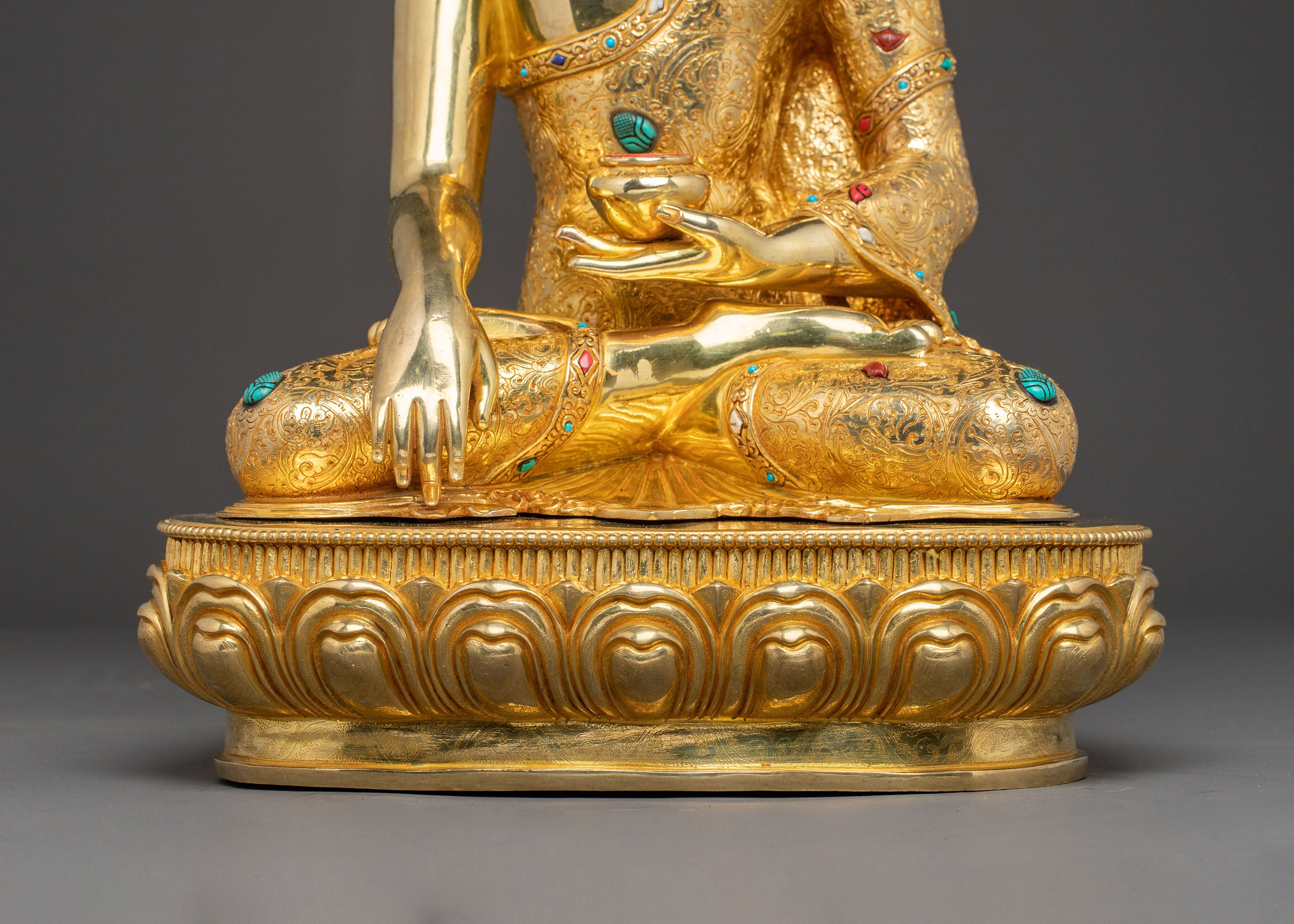 Shakyamuni Buddha Sculpture | A Beacon of Enlightenment and Serenity