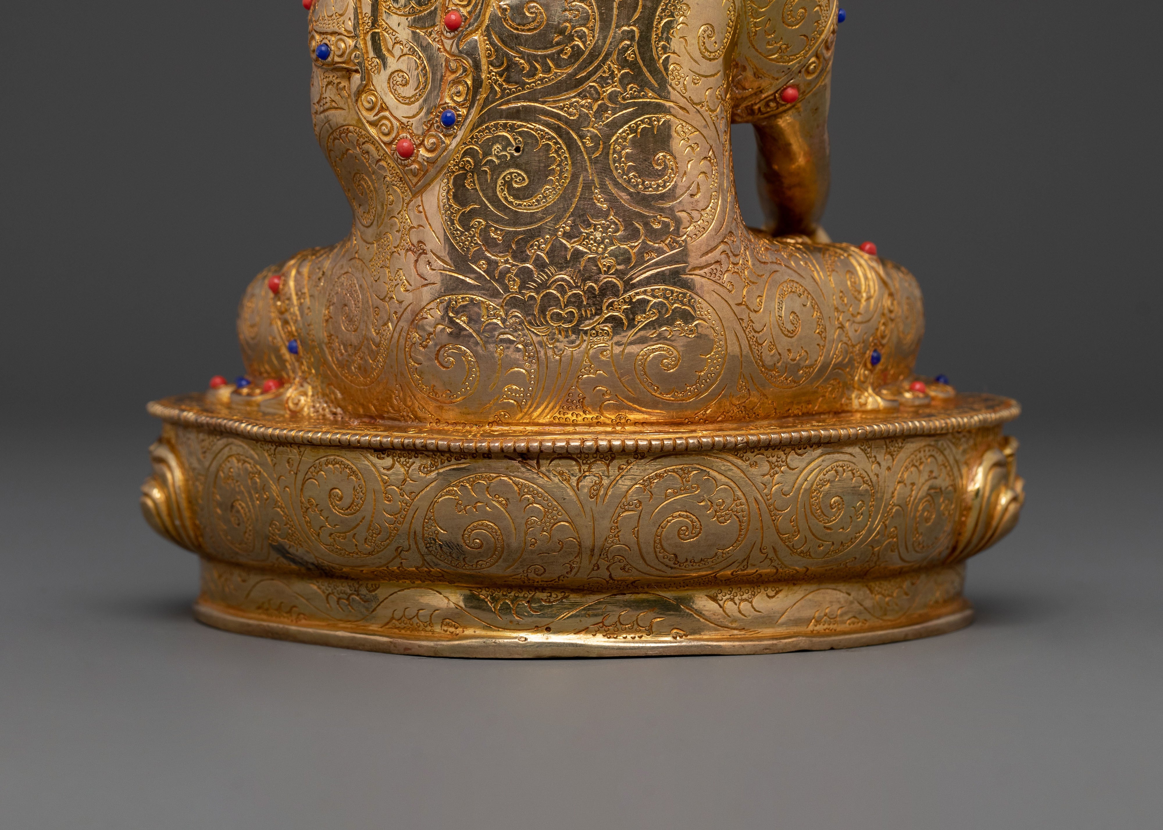 Shakyamuni Buddha Spiritual Statue: Enlightened Serenity