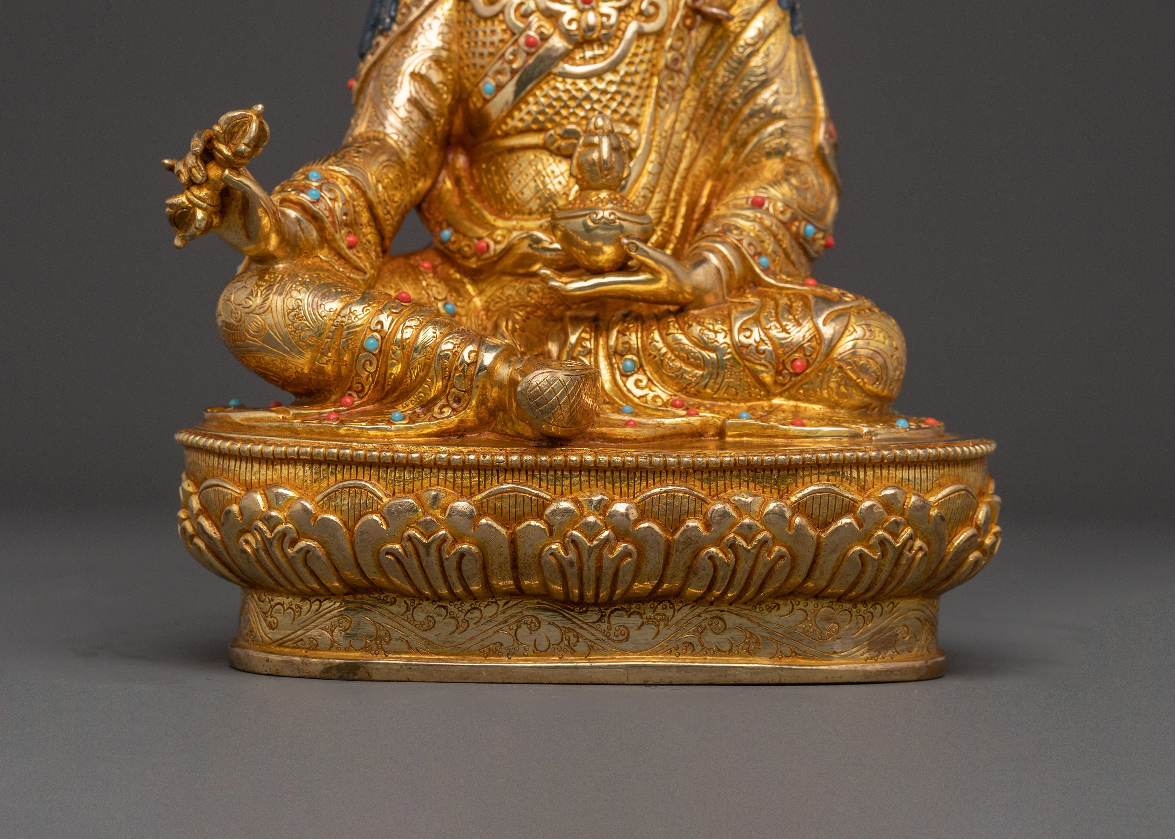 Golden Padmasambhava Decor Statue: Exquisite Gilded Copper