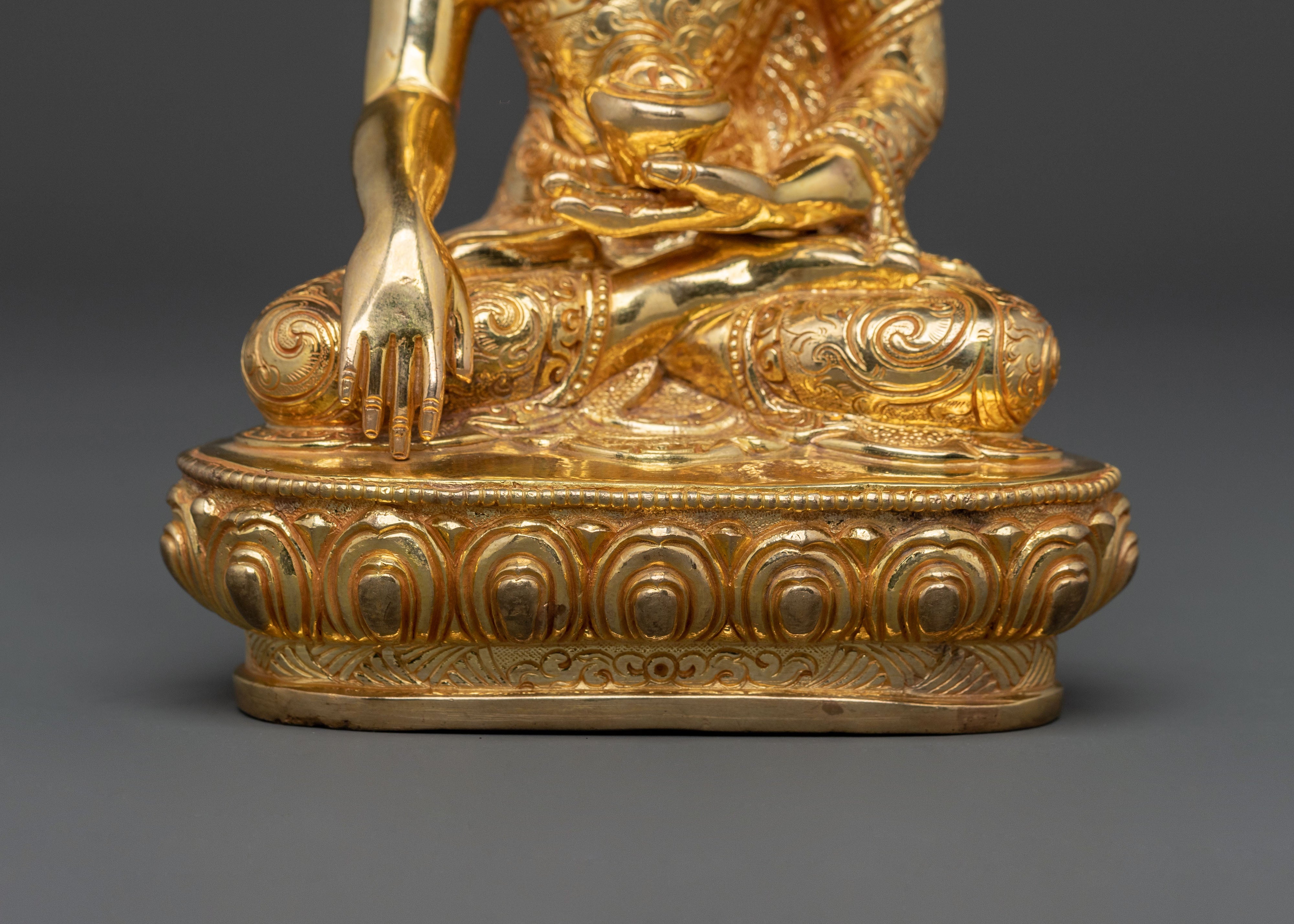 Peaceful Buddha Shakyamuni Statue, Gold Gilded