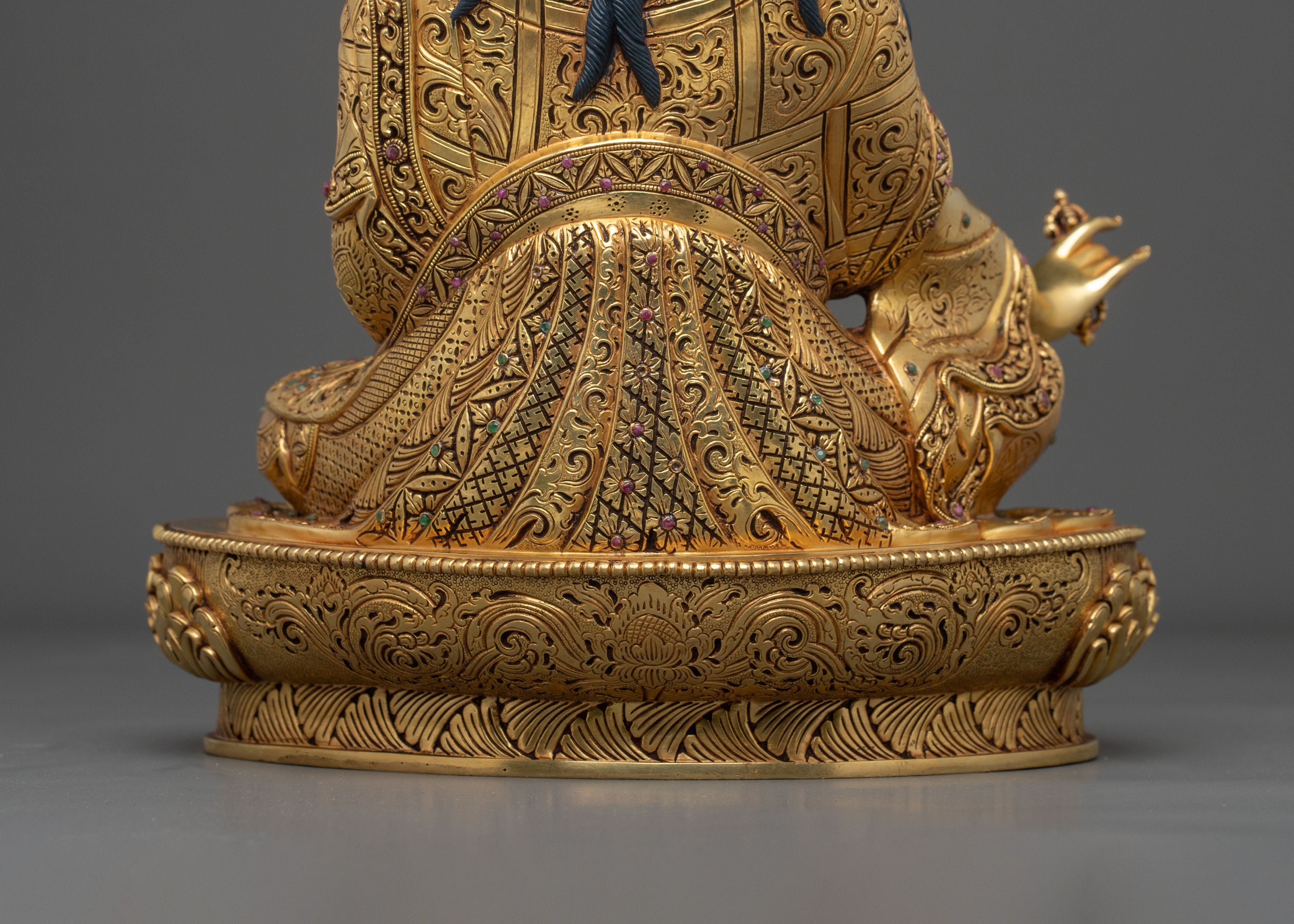 Guru Rinpoche Enlightenment Statue: Buddhist Altar Decoration