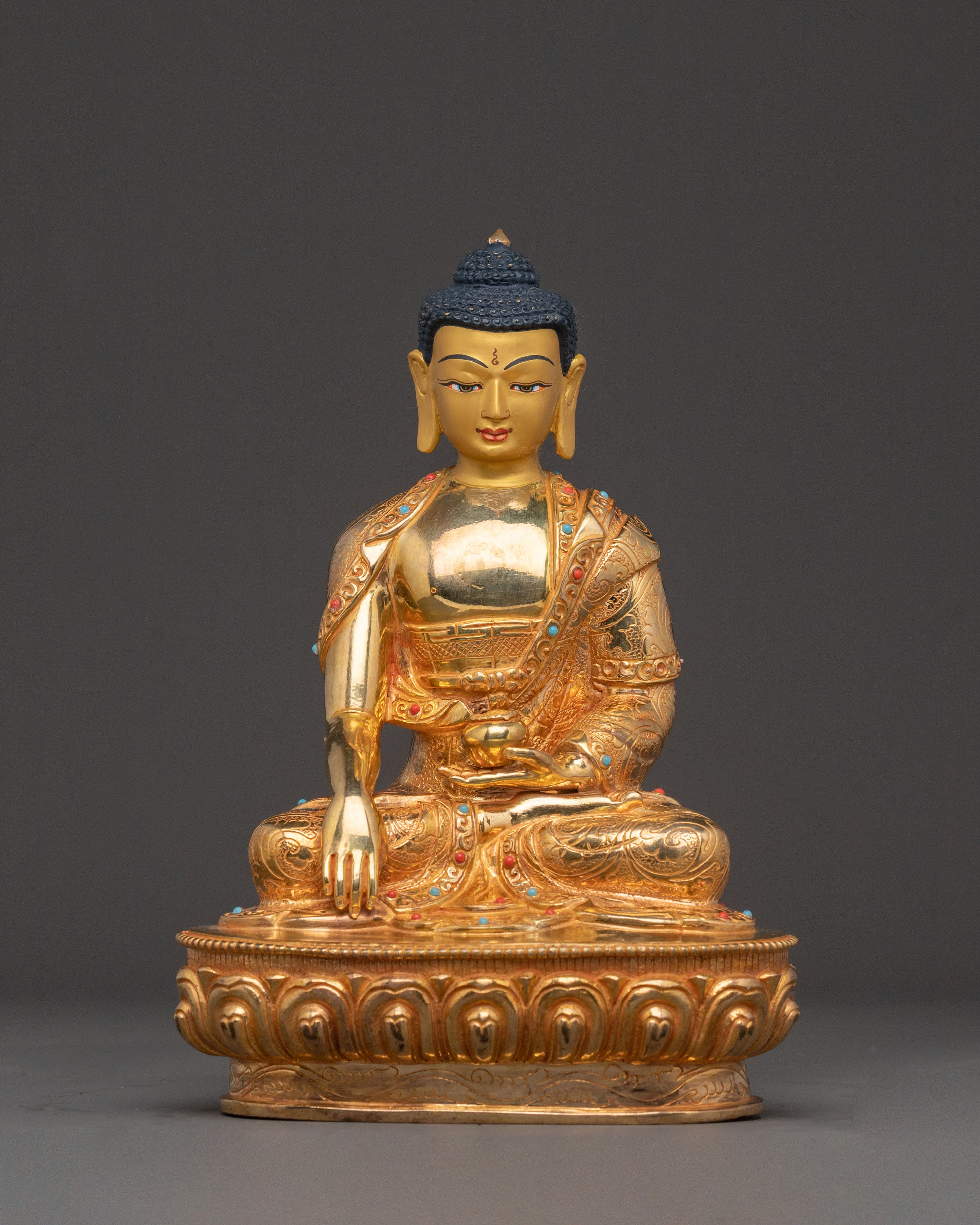 Himalayan Enlightened Shakyamuni Statue - Serene Gilded Copper