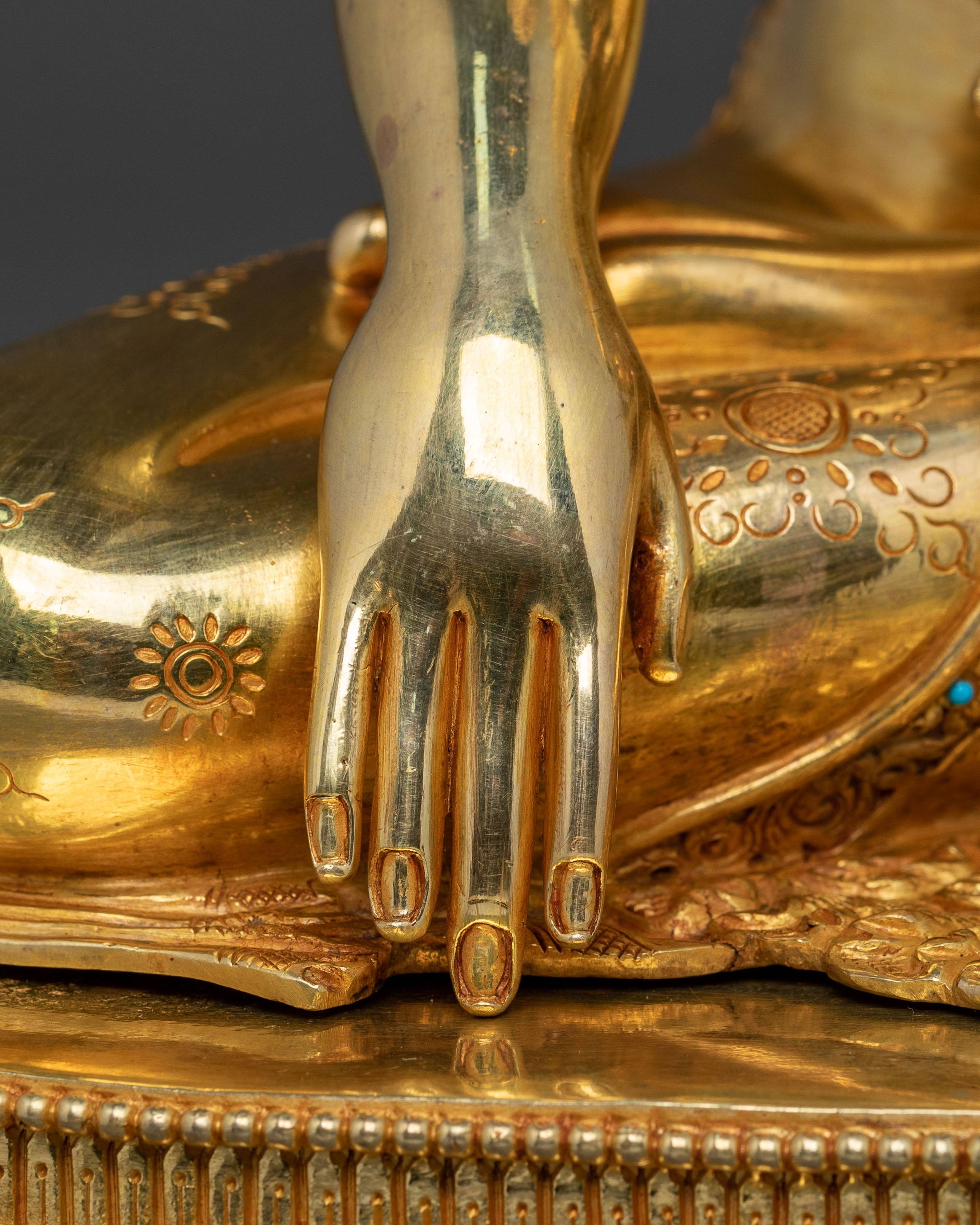 Statue of Shakyamuni Buddha | Dharma Teaching