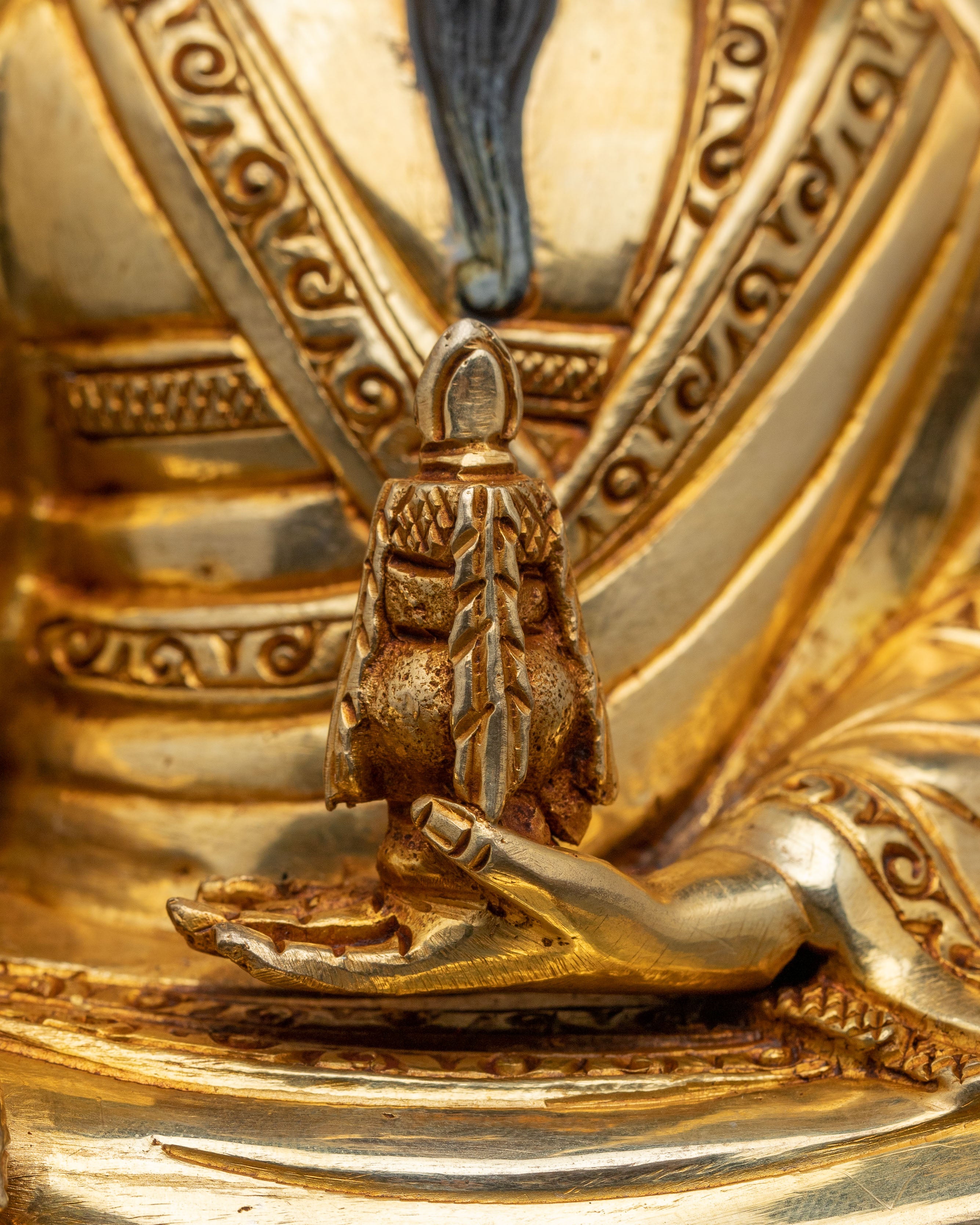 Divine Guru Shapdum Statue – Hand-Gilded Copper Artistry