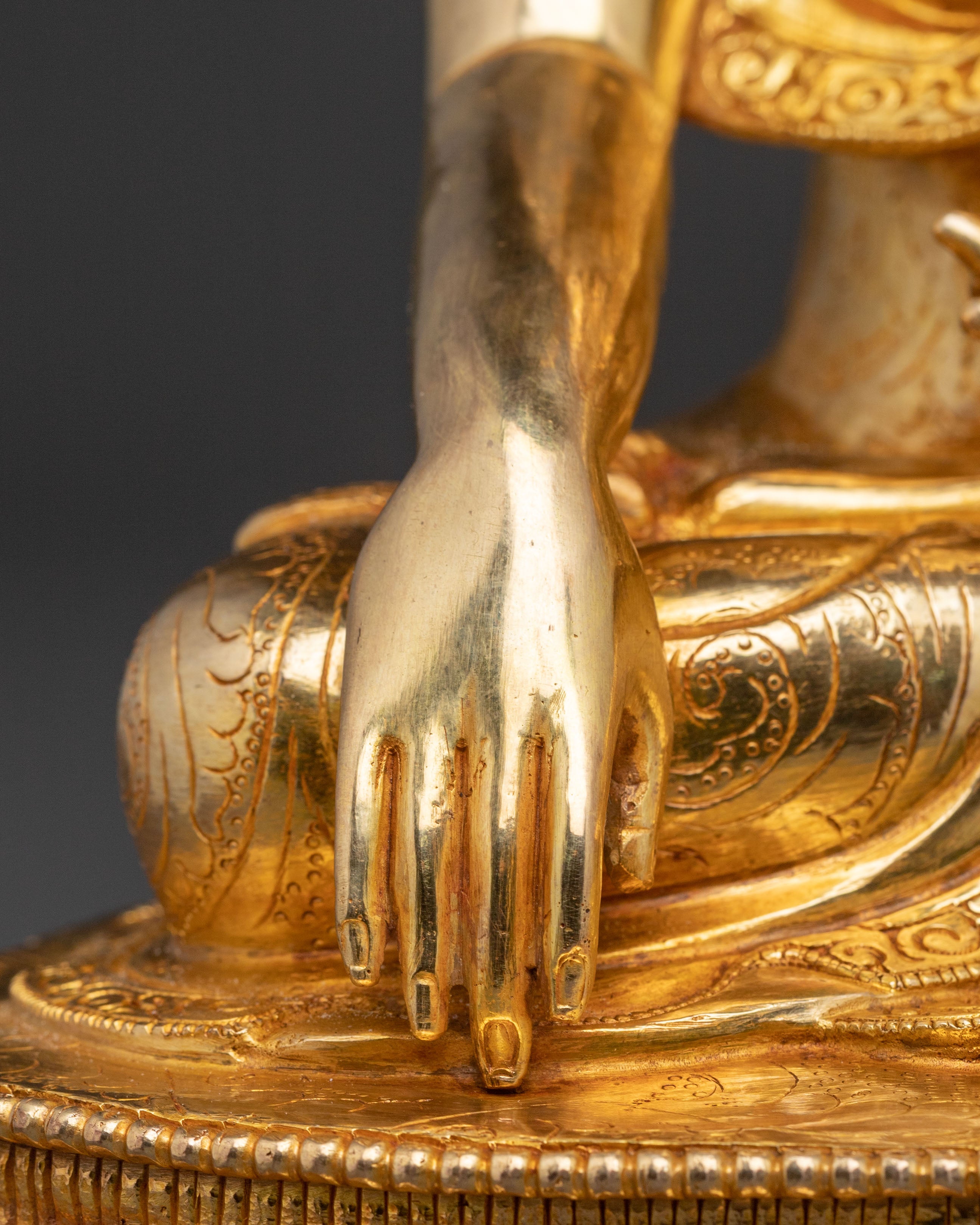 Shakyamuni Buddha Wisdom Statue – 24K Gilded Figure