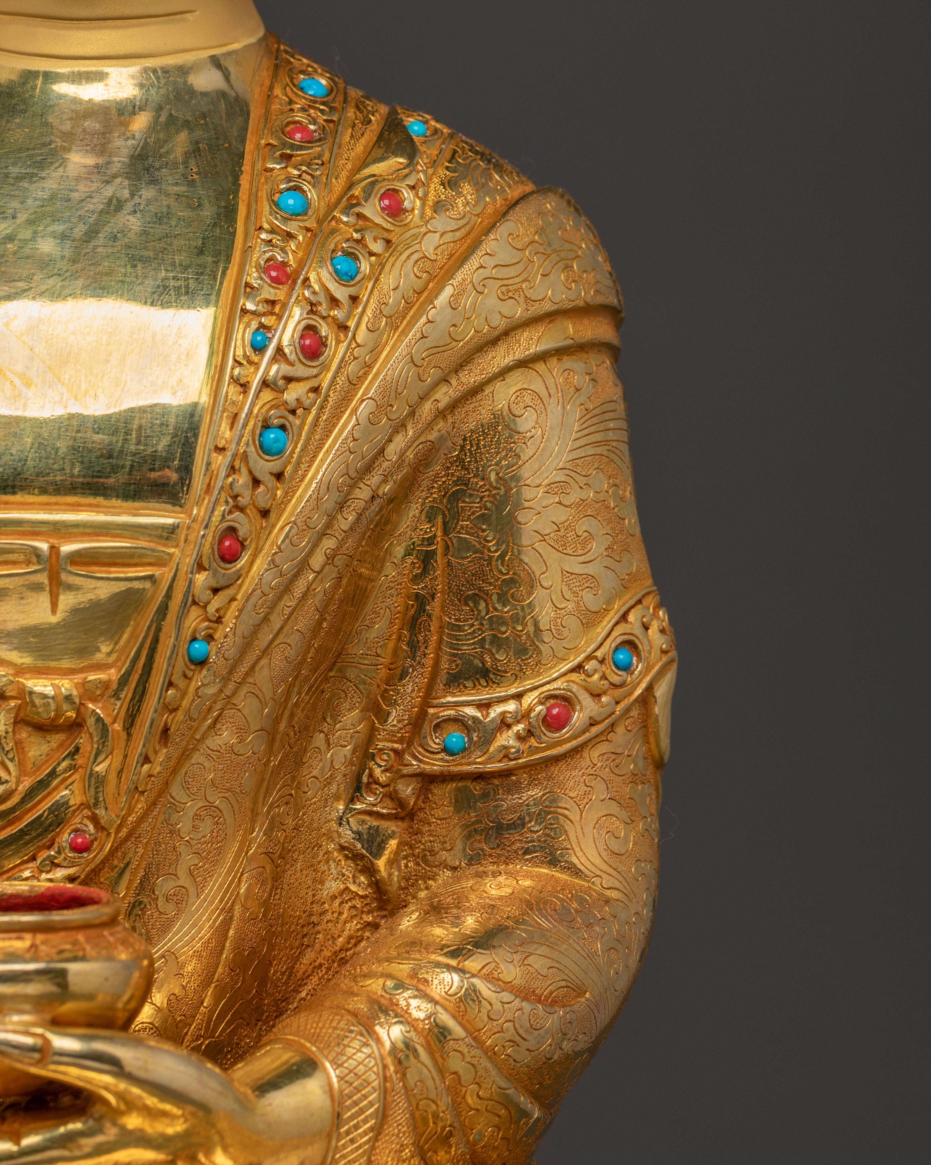 Serene Shakyamuni Buddha Statue for Altar Decor