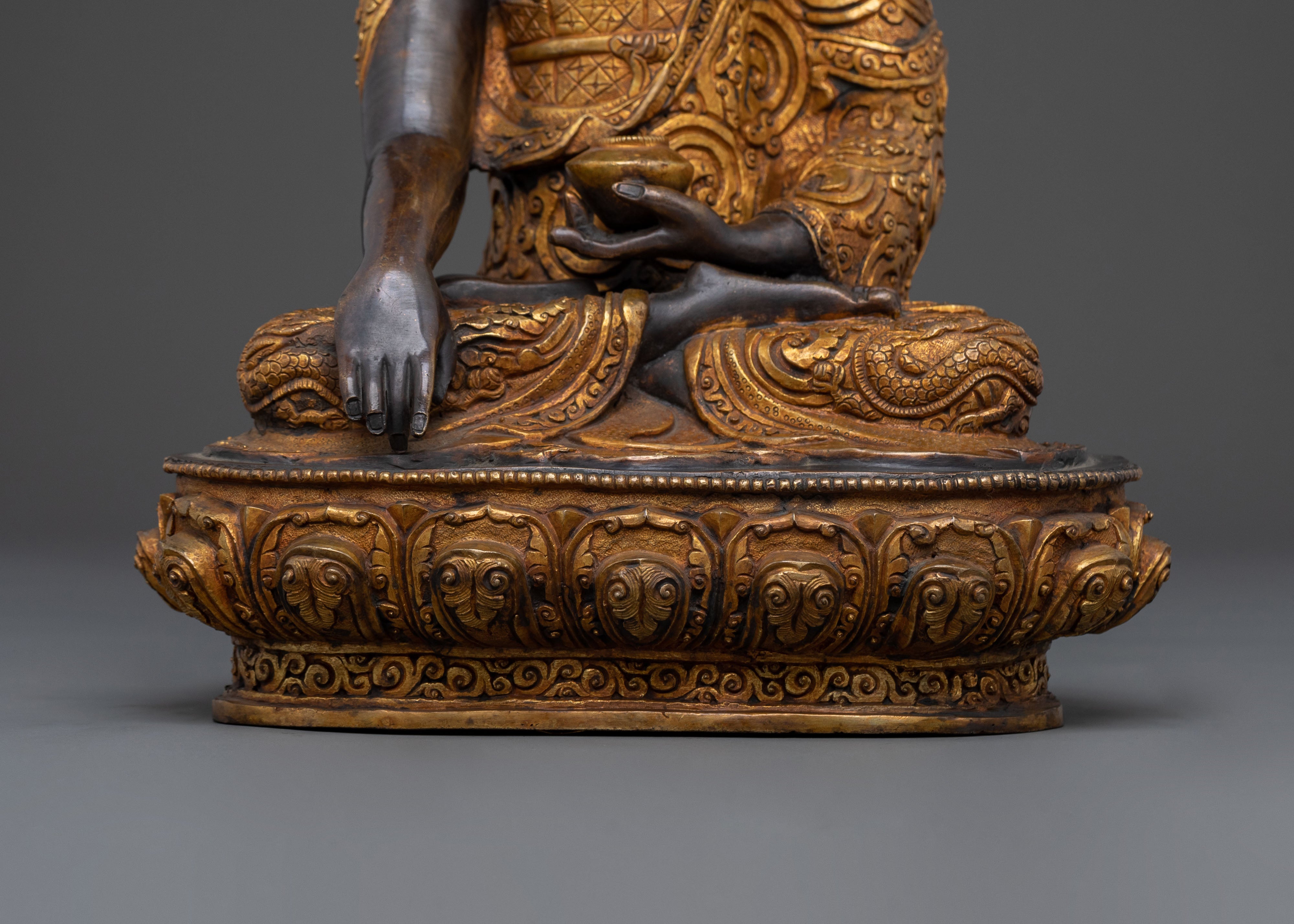 Shakyamuni Buddha Statue | Peaceful Figurine