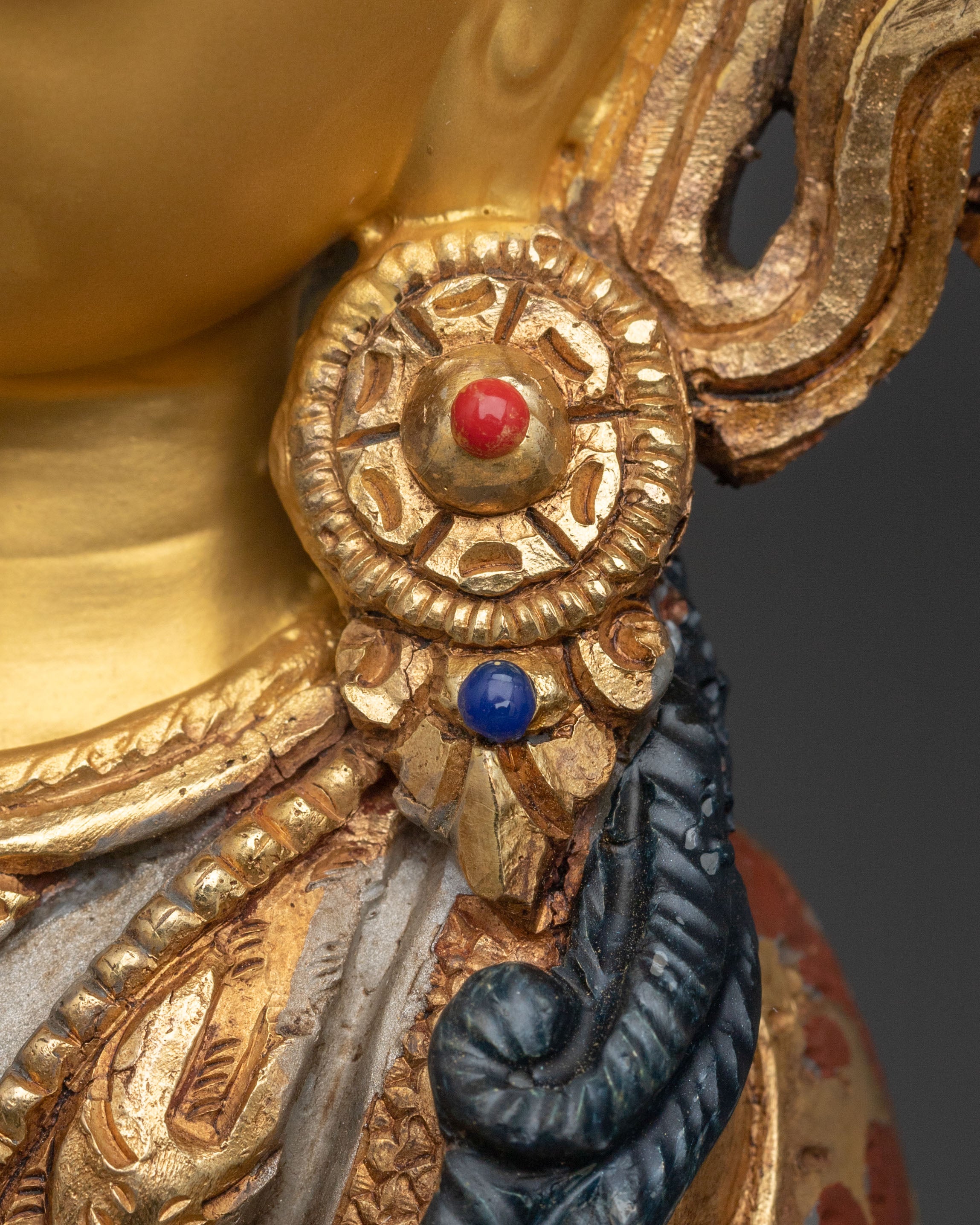 Hand Carved Four Armed Chenrezig Sculpture: Embodiment of Compassion
