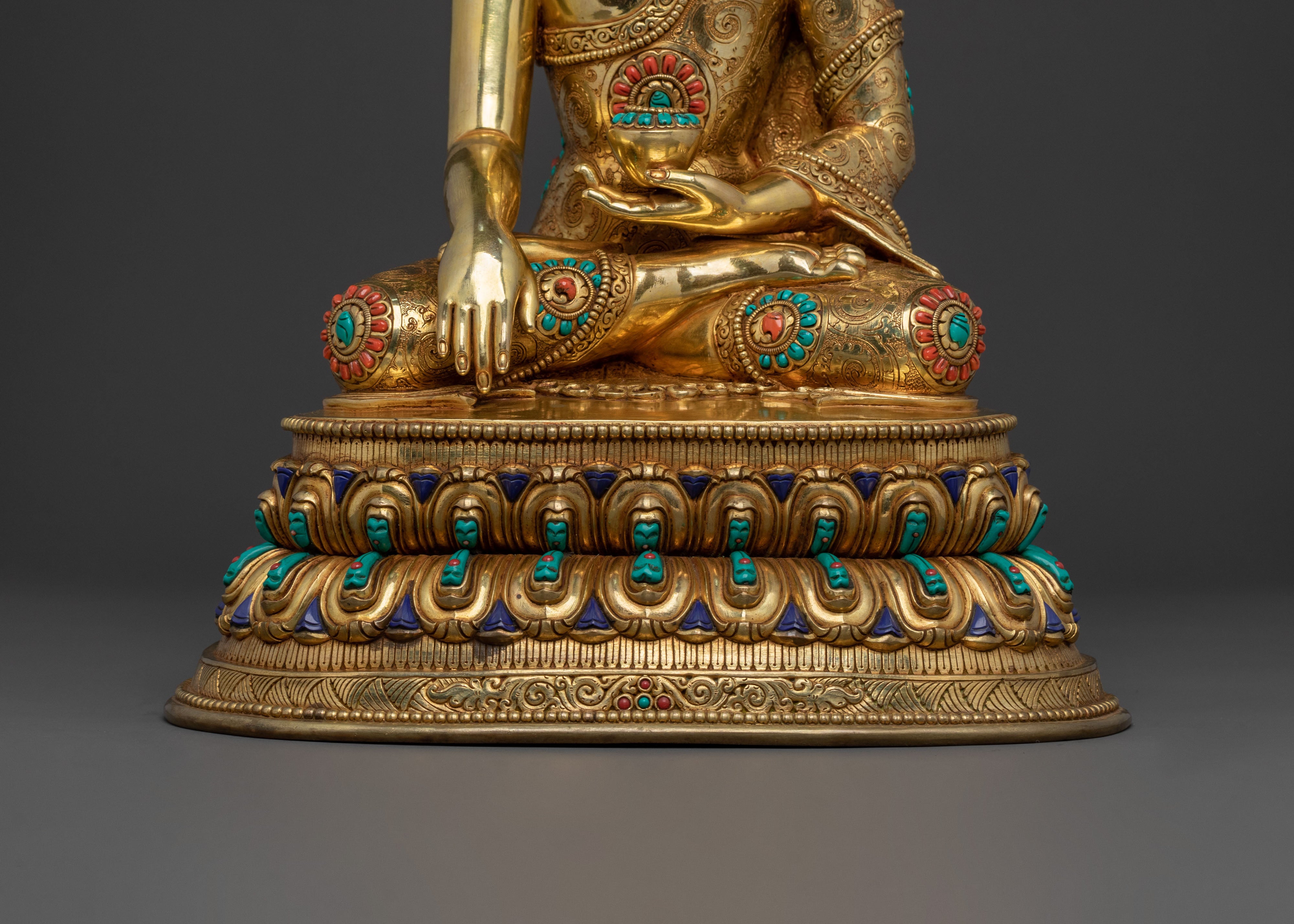 Shakyamuni Buddha Statue | 24K Gold Gilded Art