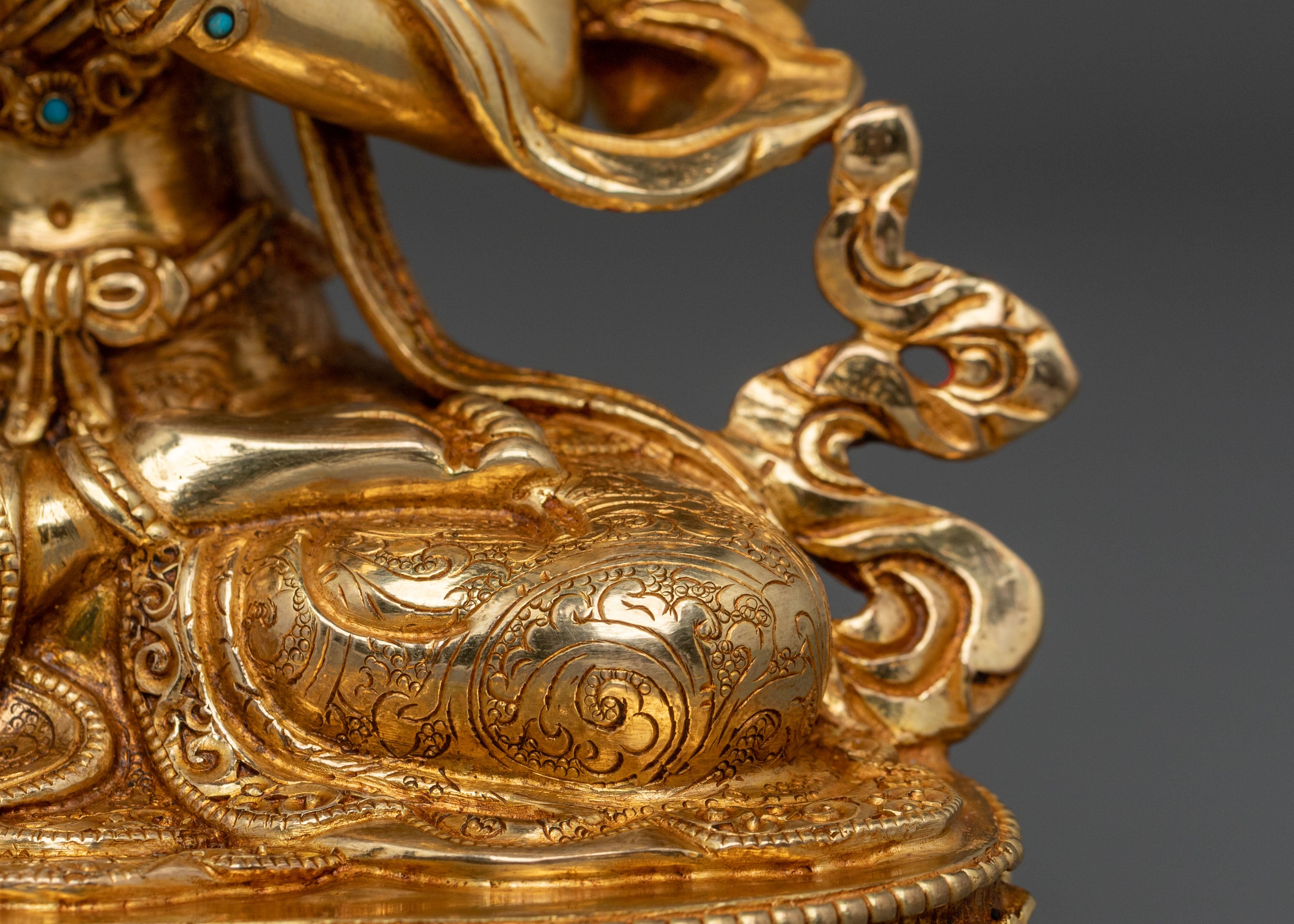 Avalokiteshvara Sculpture | Compassionate Bodhisattva