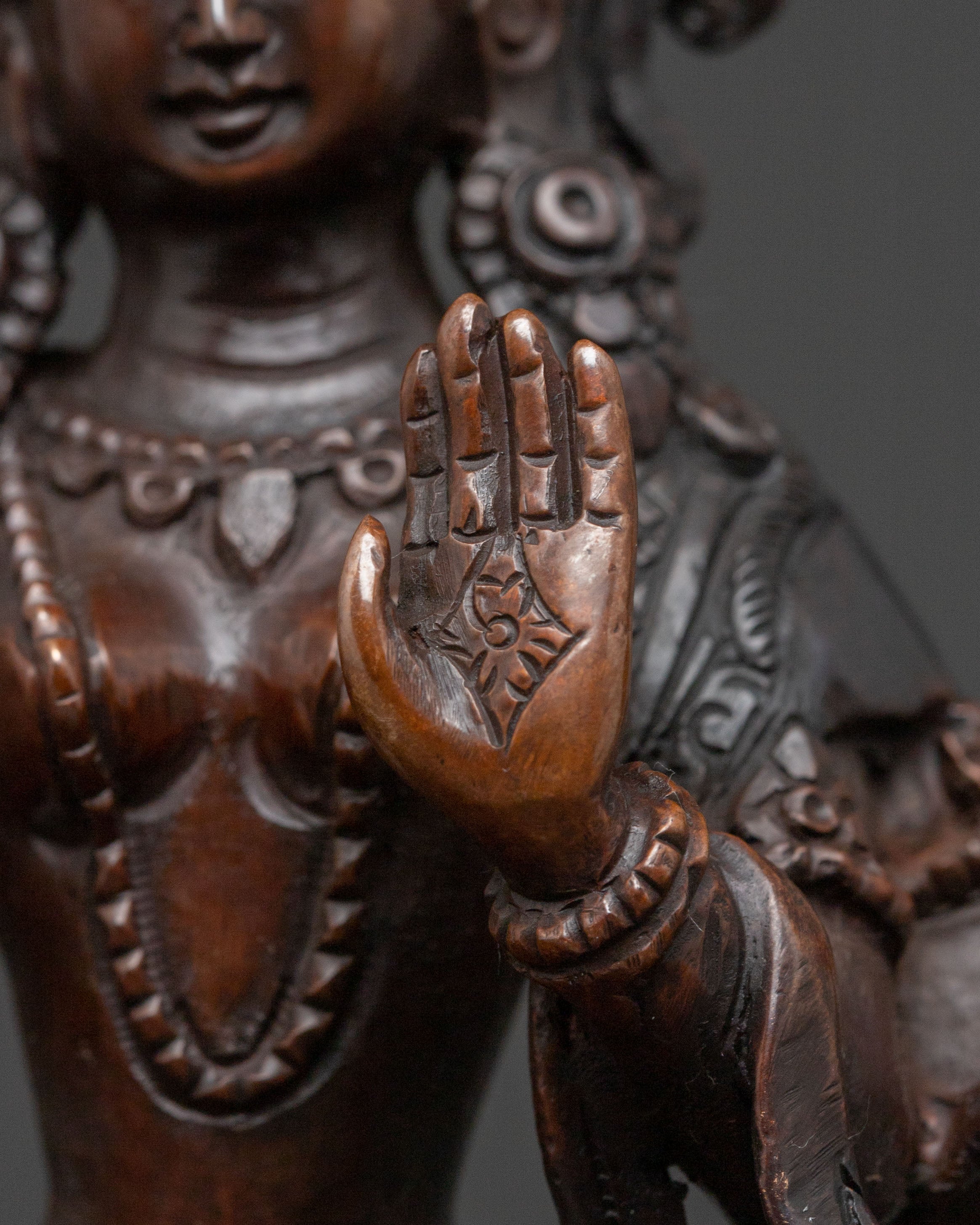 Goddess Laxmi Statue: Embodiment of Fortune