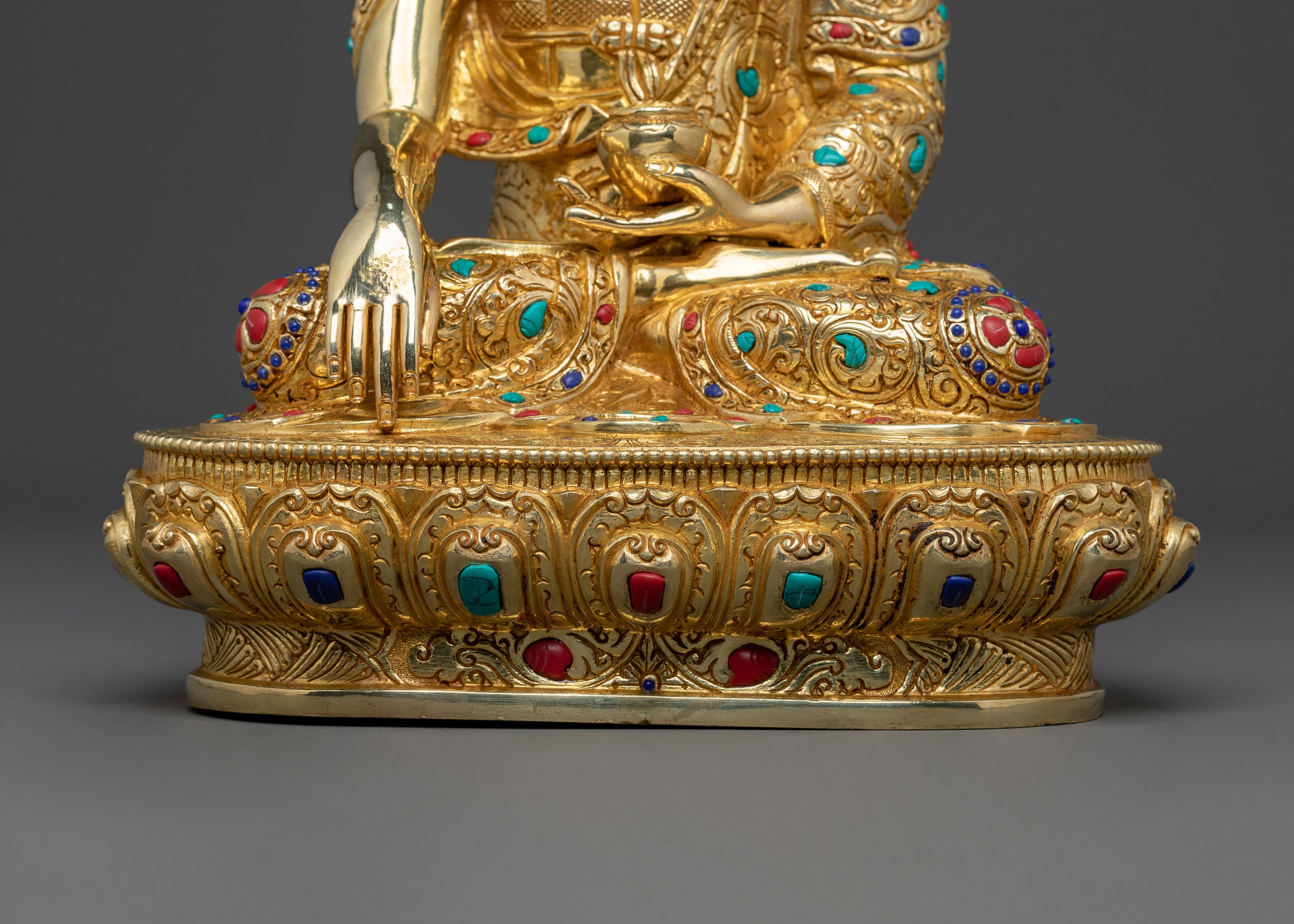 Sage of Shakya Clan: Shakyamuni Buddha Statue