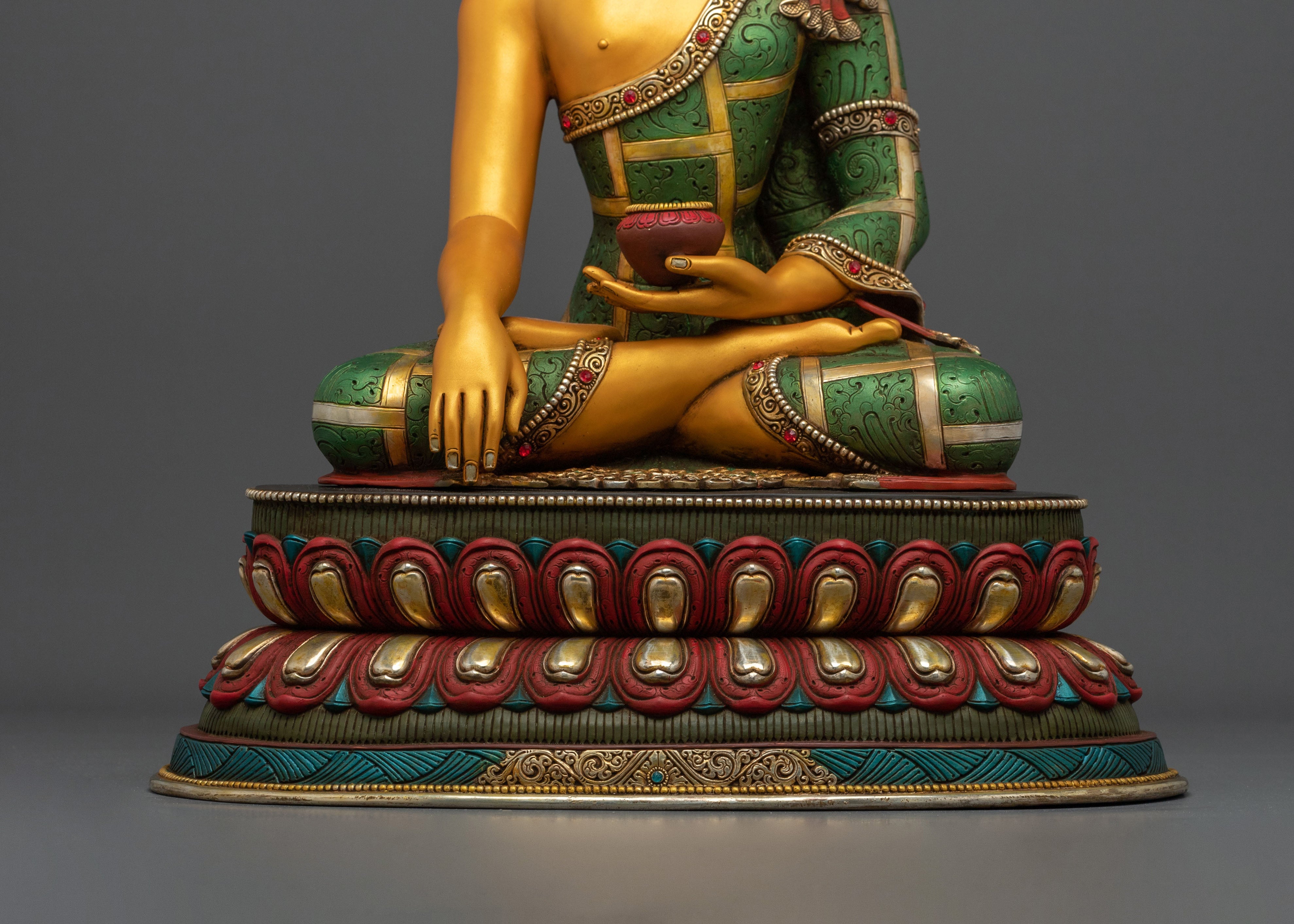 Shakyamuni Buddha Statue: 24K Gold Gilded
