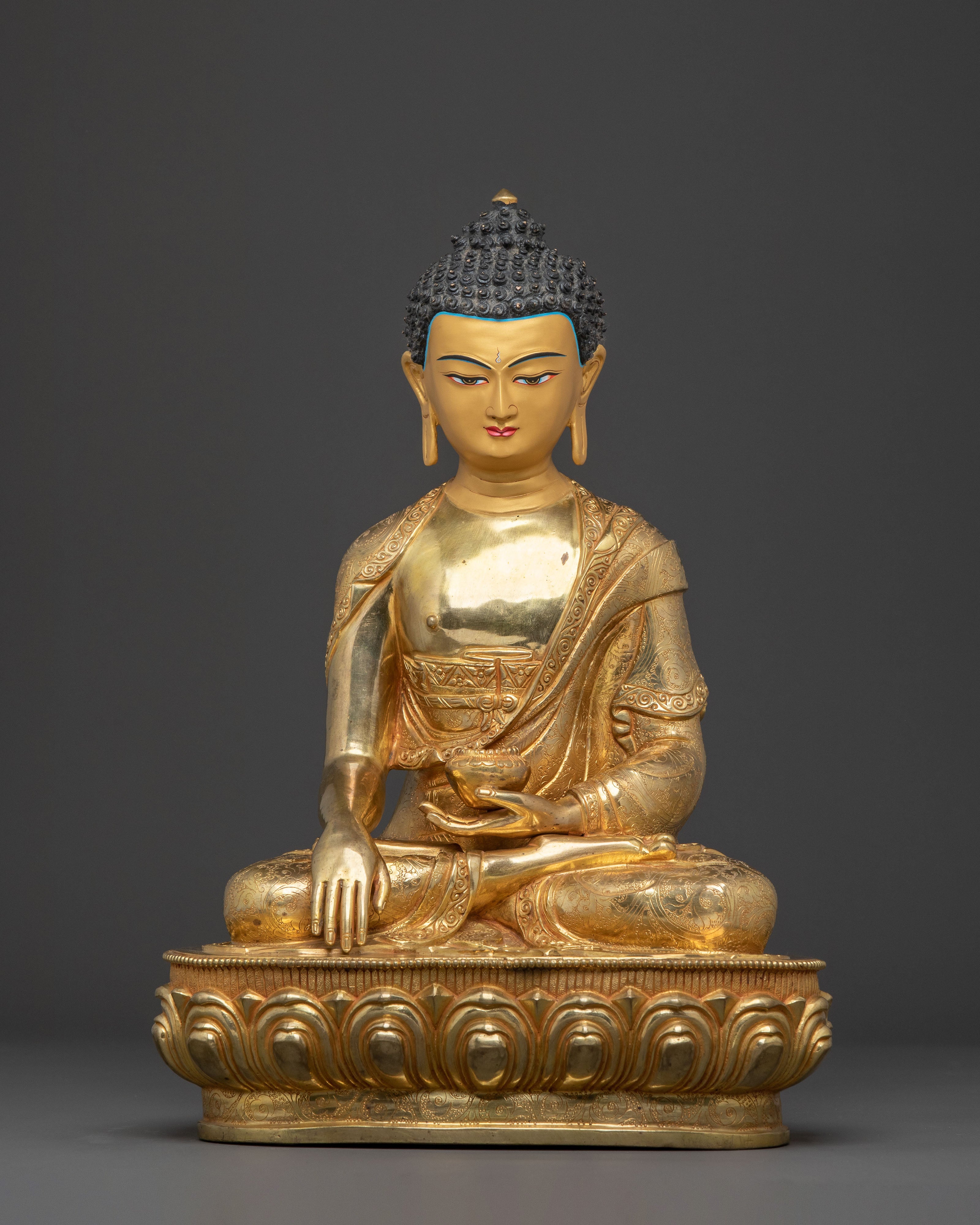 Golden Statue of Shakyamuni Buddha – Handcrafted Serenity