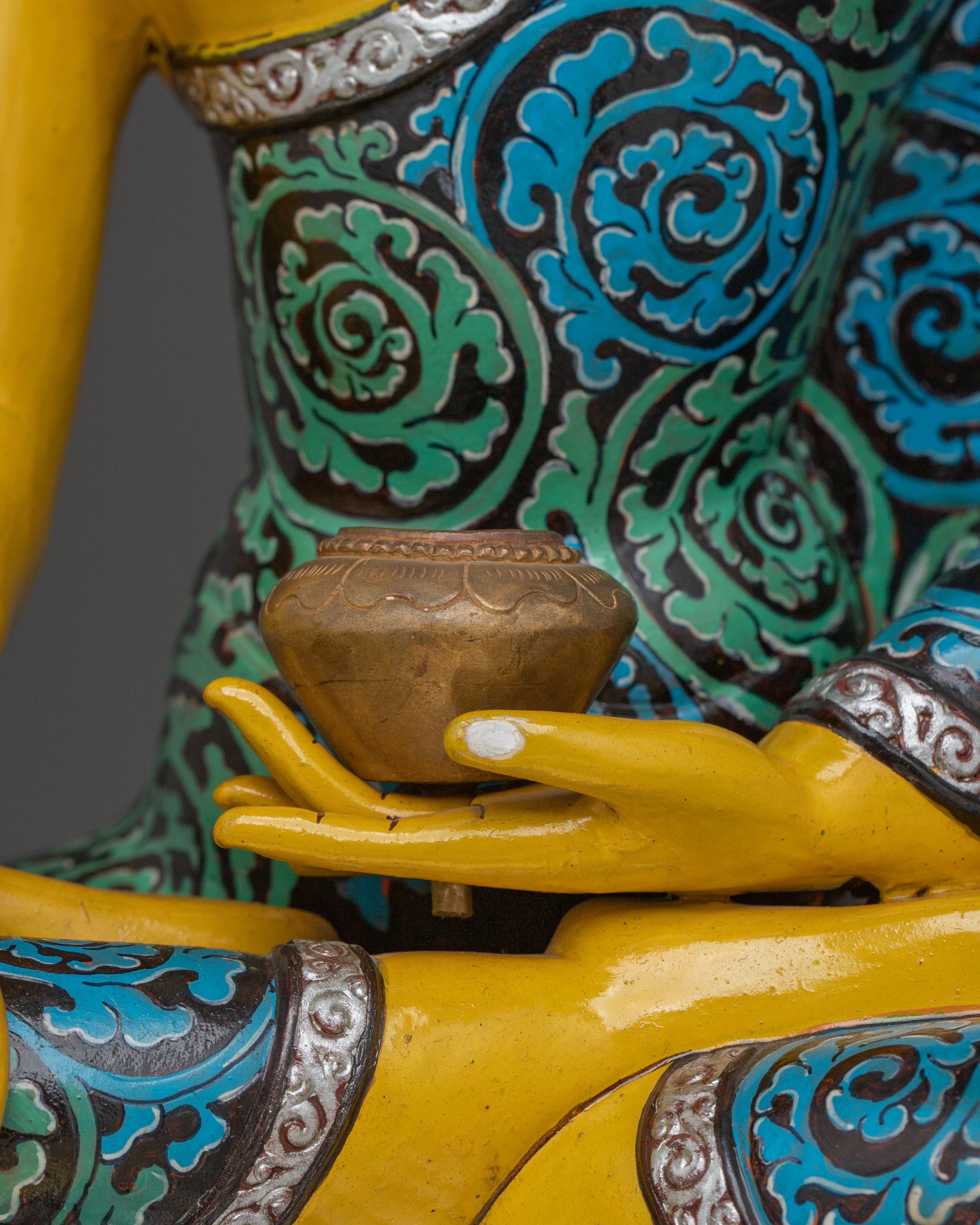 The Traditional Shakyamuni Buddha Statue in 24K Gold Gilded