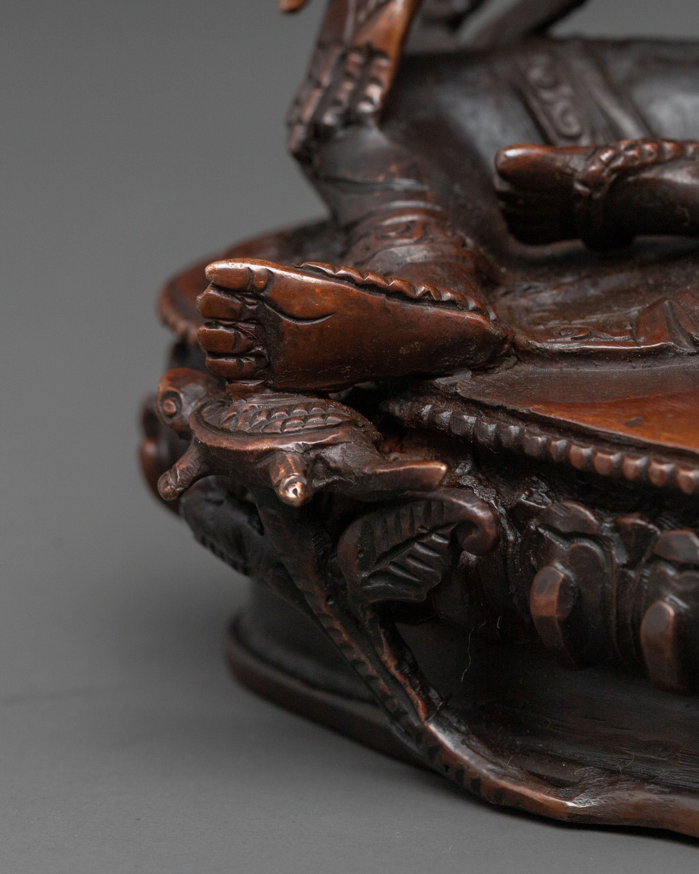 Goddess Laxmi Statue: Embodiment of Fortune